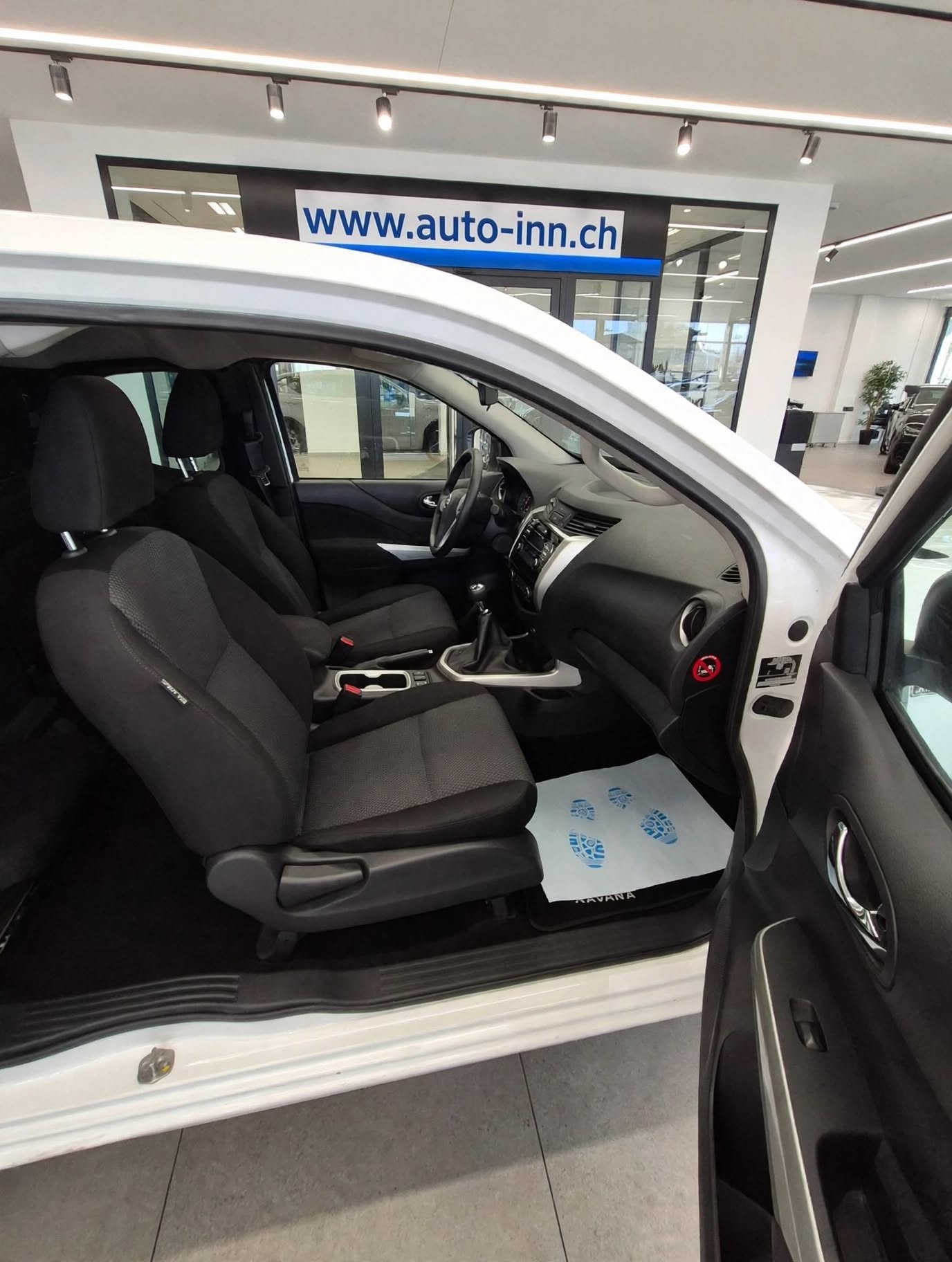 NISSAN Navara King Cab Acenta 2.3 dCi 4WD-image-10