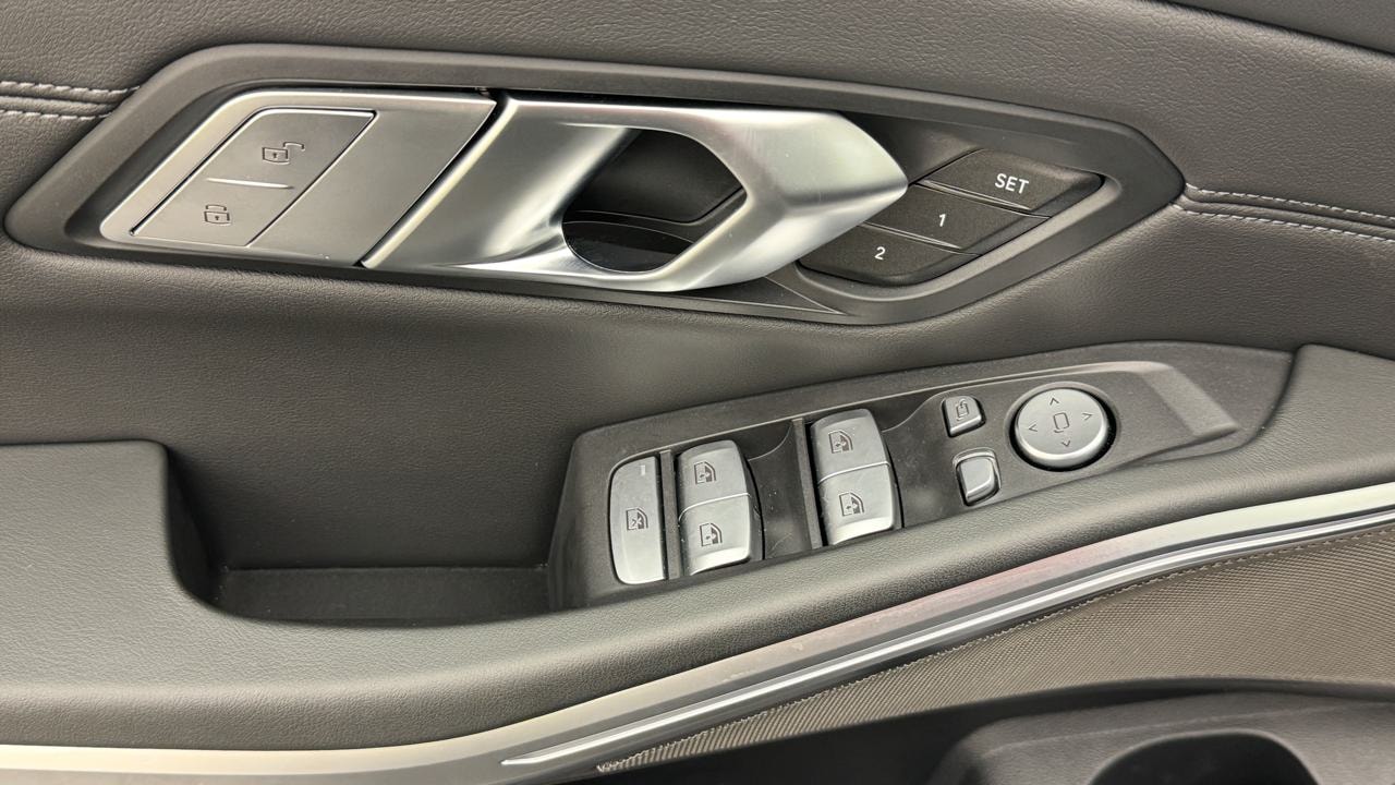 BMW M3 Touring xDrive Competition M-image-8