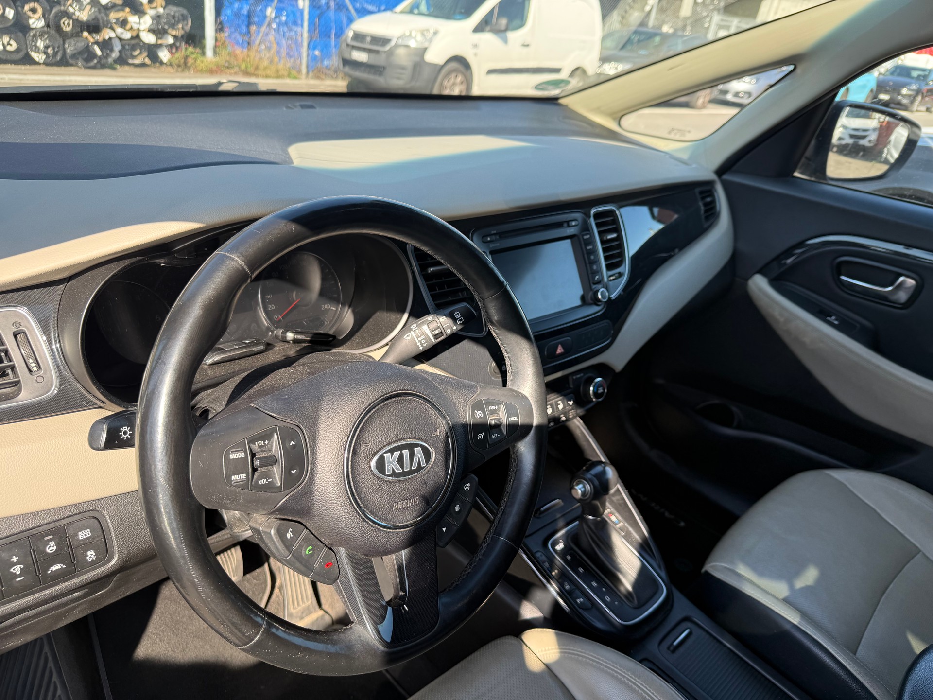 KIA Carens 1.7 CRDi Trend DCT-image-11