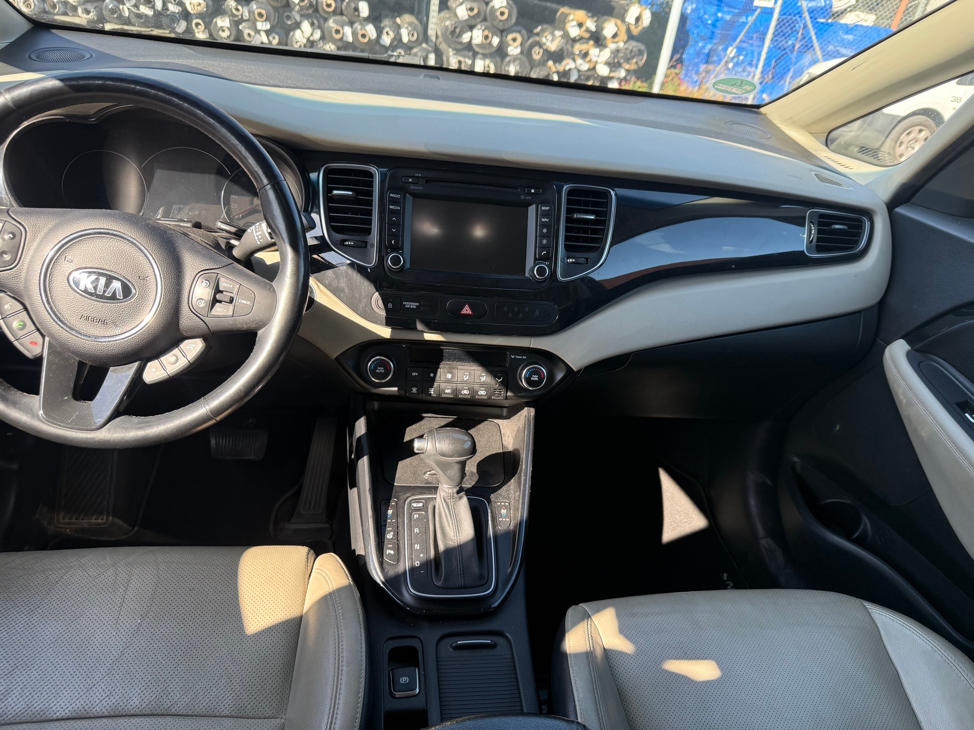 KIA Carens 1.7 CRDi Trend DCT-image-12