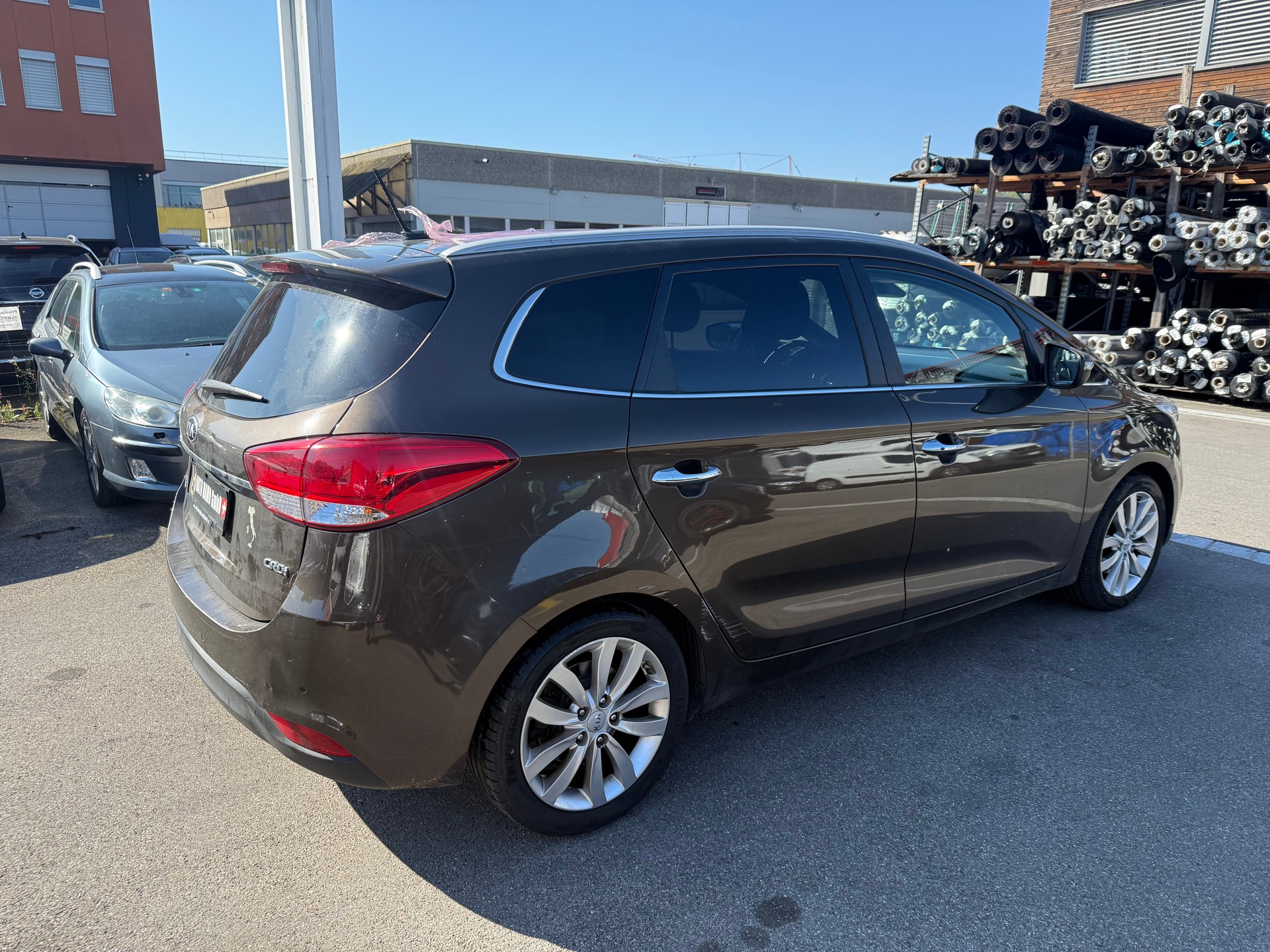 KIA Carens 1.7 CRDi Trend DCT-image-1