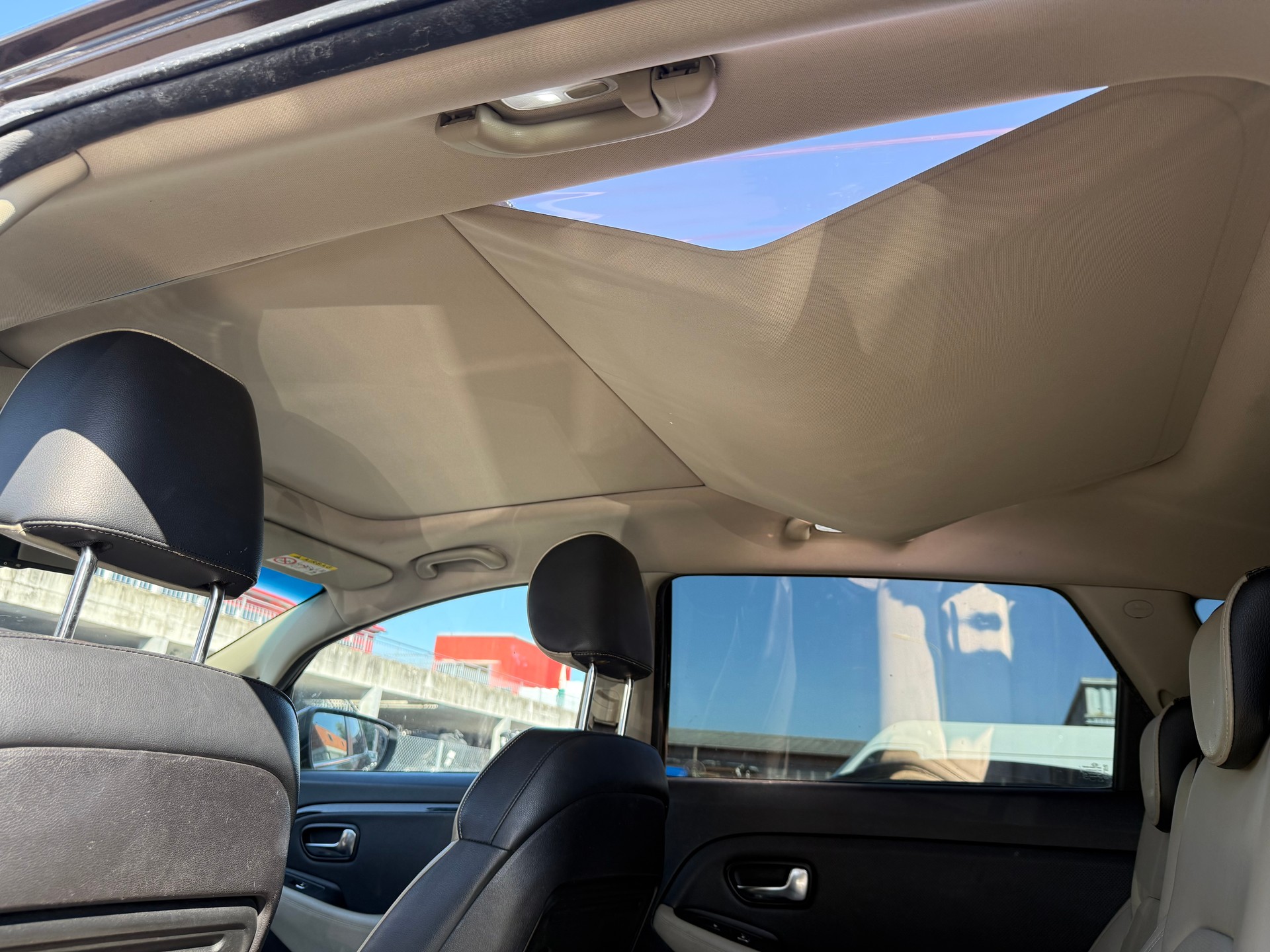 KIA Carens 1.7 CRDi Trend DCT-image-9
