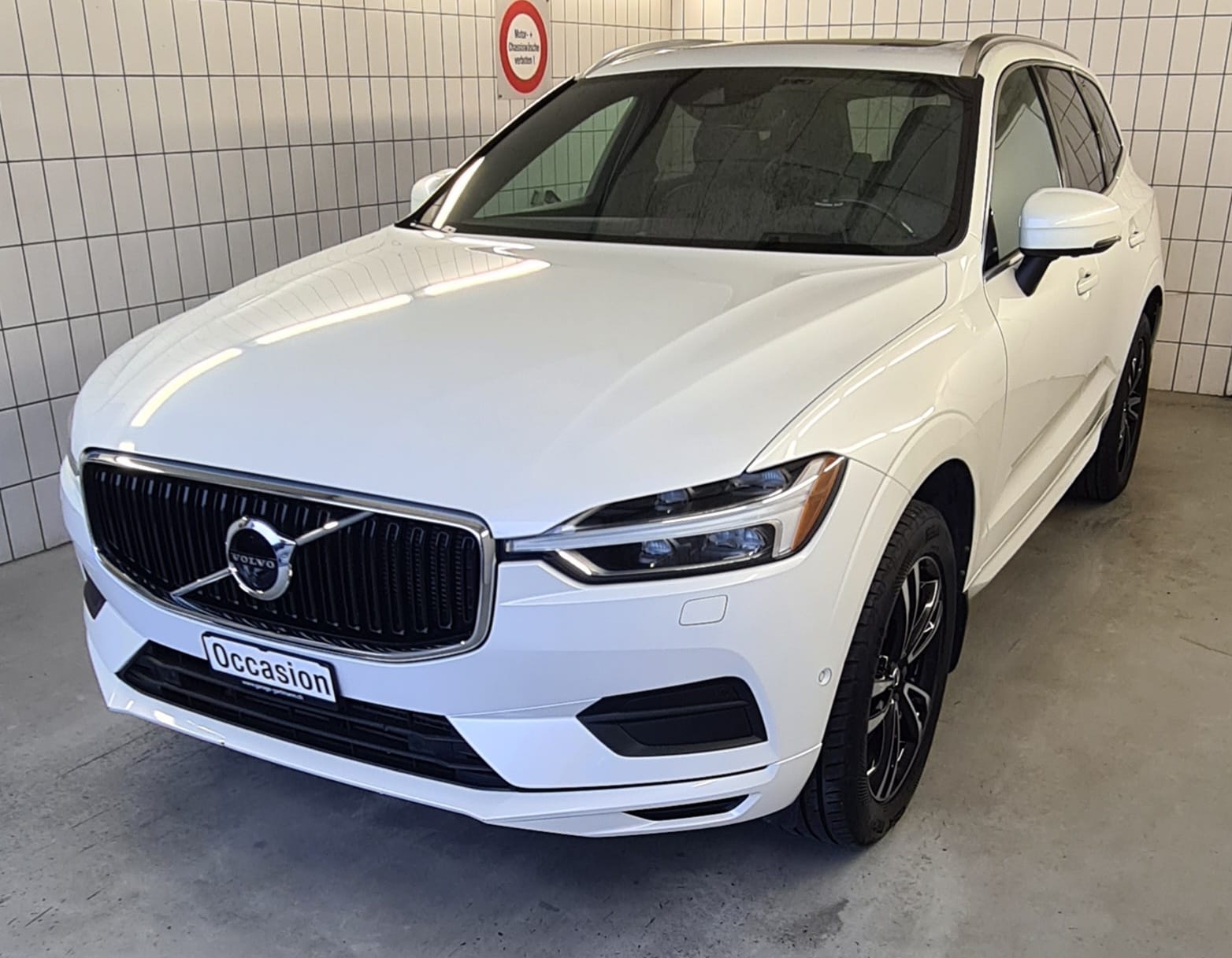 VOLVO XC60 T5 Momentum Geartronic-image-1