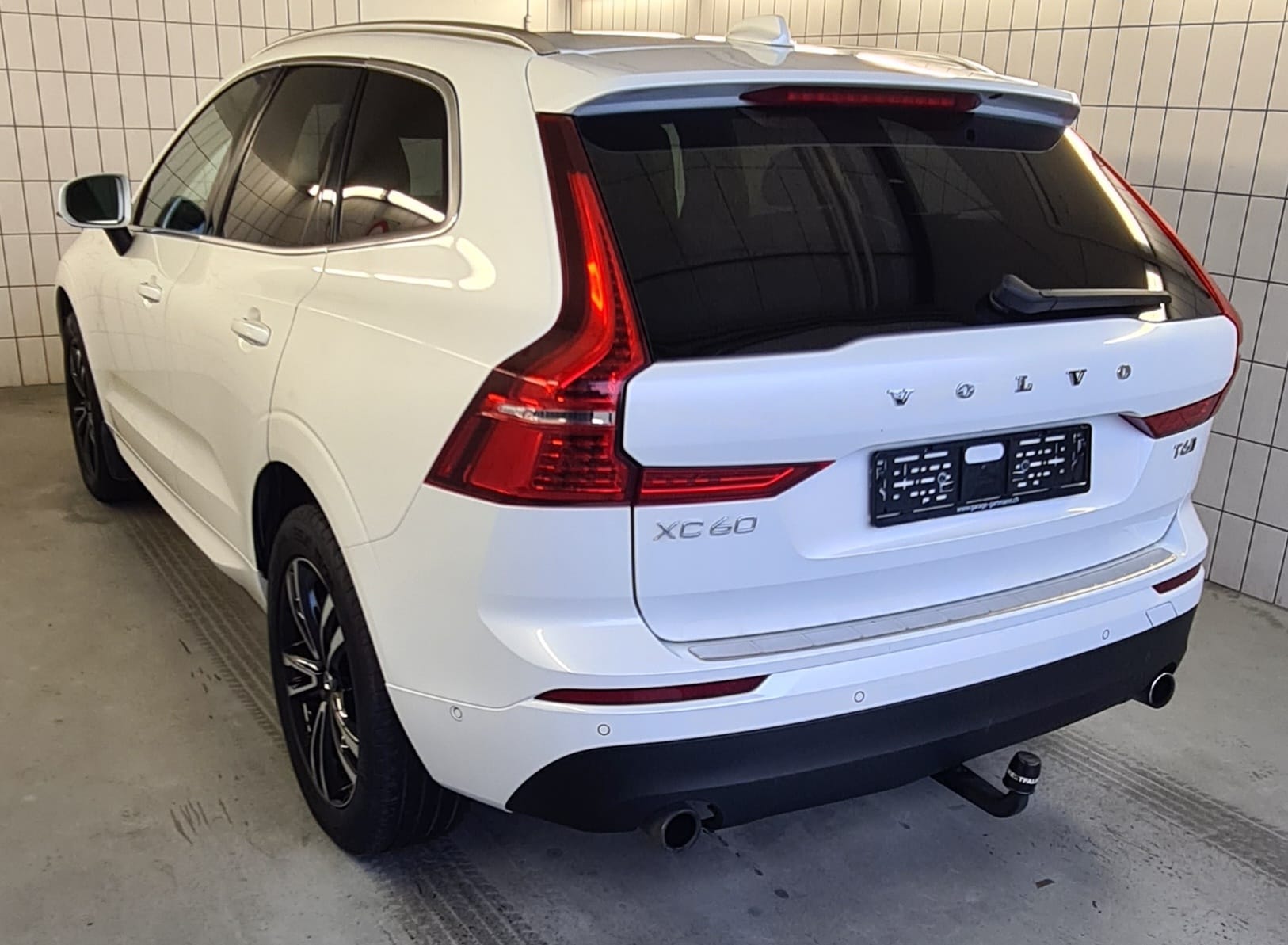 VOLVO XC60 T5 Momentum Geartronic-image-2