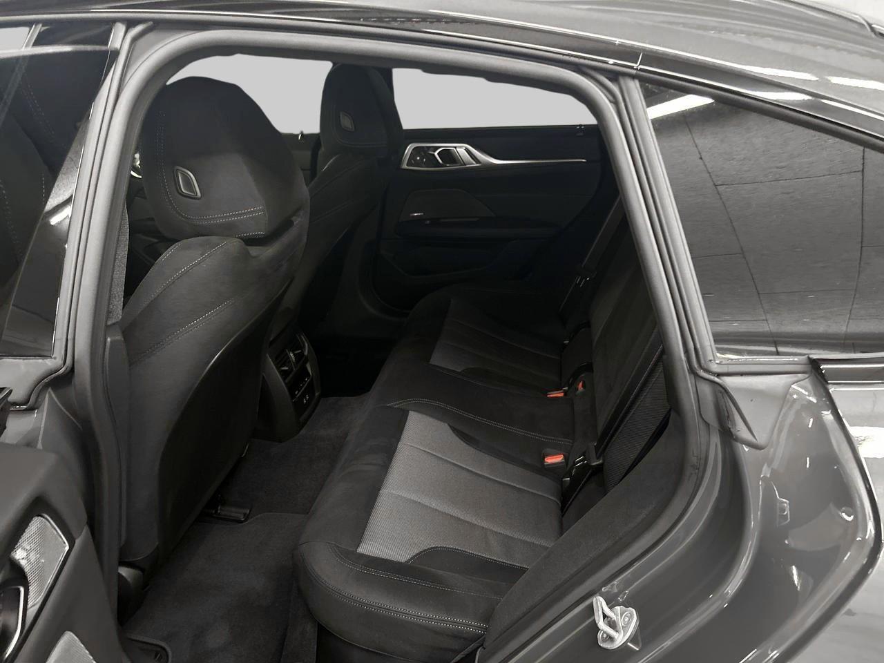 BMW i4 xDrive40 M Sport Pro-image-12