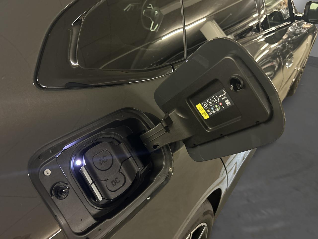 BMW i4 xDrive40 M Sport Pro-image-24
