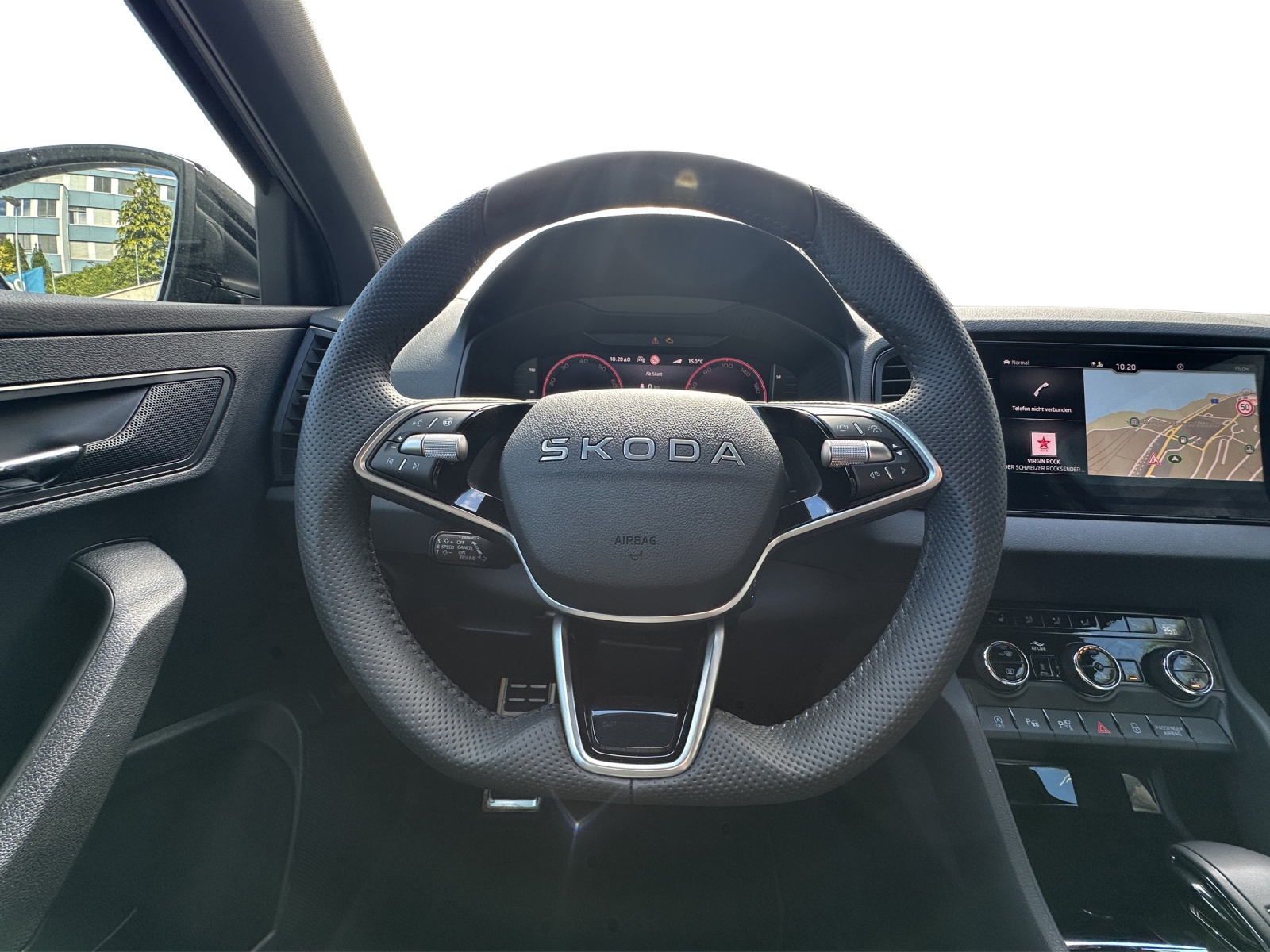 SKODA Karoq 2.0 TSI SportLine 4x4 DSG-image-4