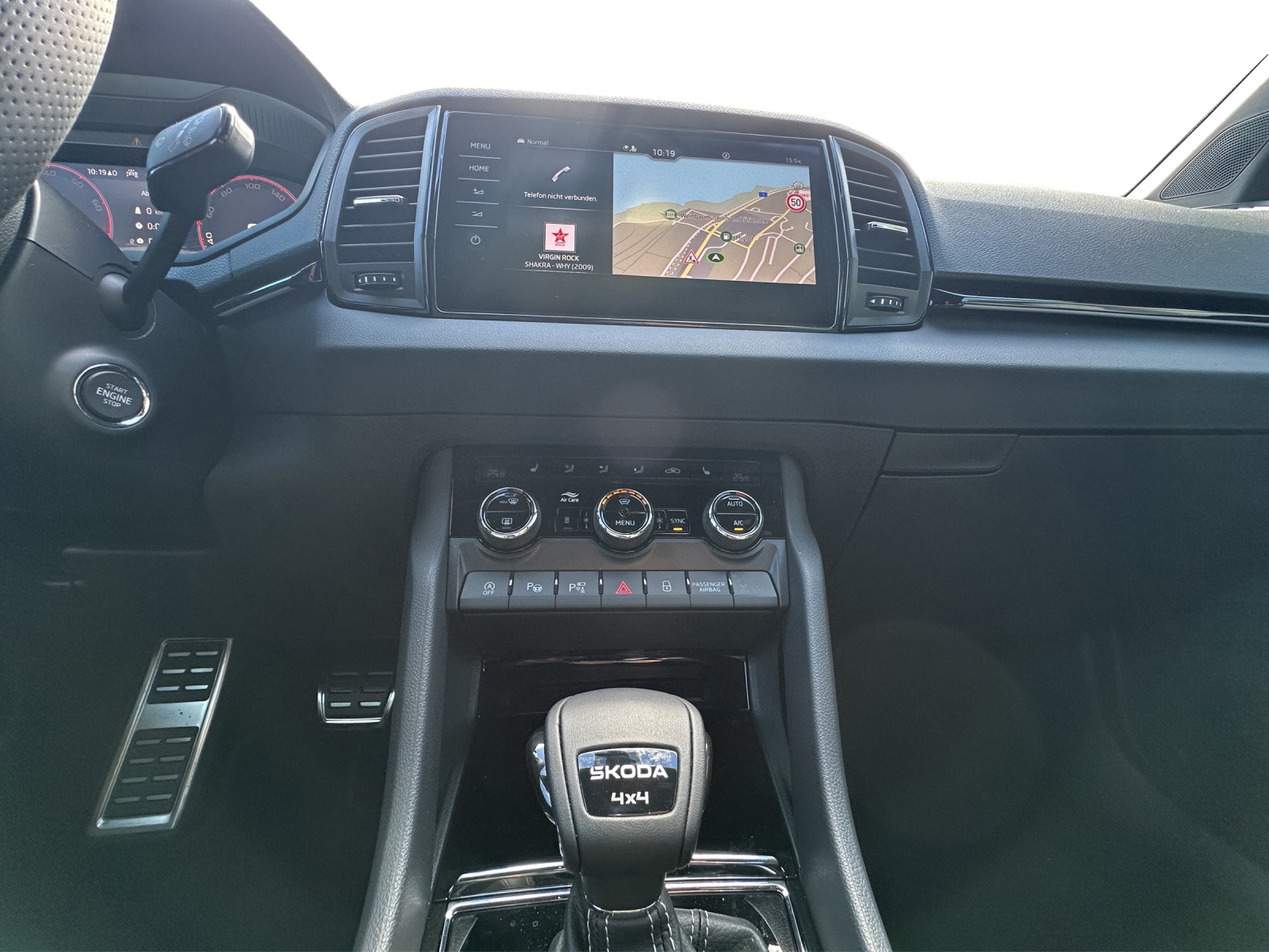 SKODA Karoq 2.0 TSI SportLine 4x4 DSG-image-6