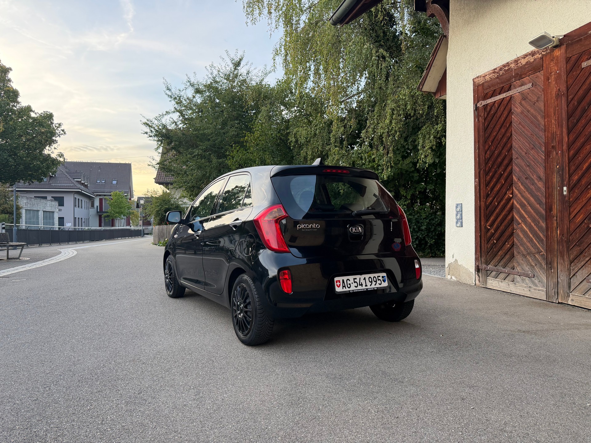 KIA 1.0 12V Style | Frisch MFK & Service | Klima & Bluetooth-image-3