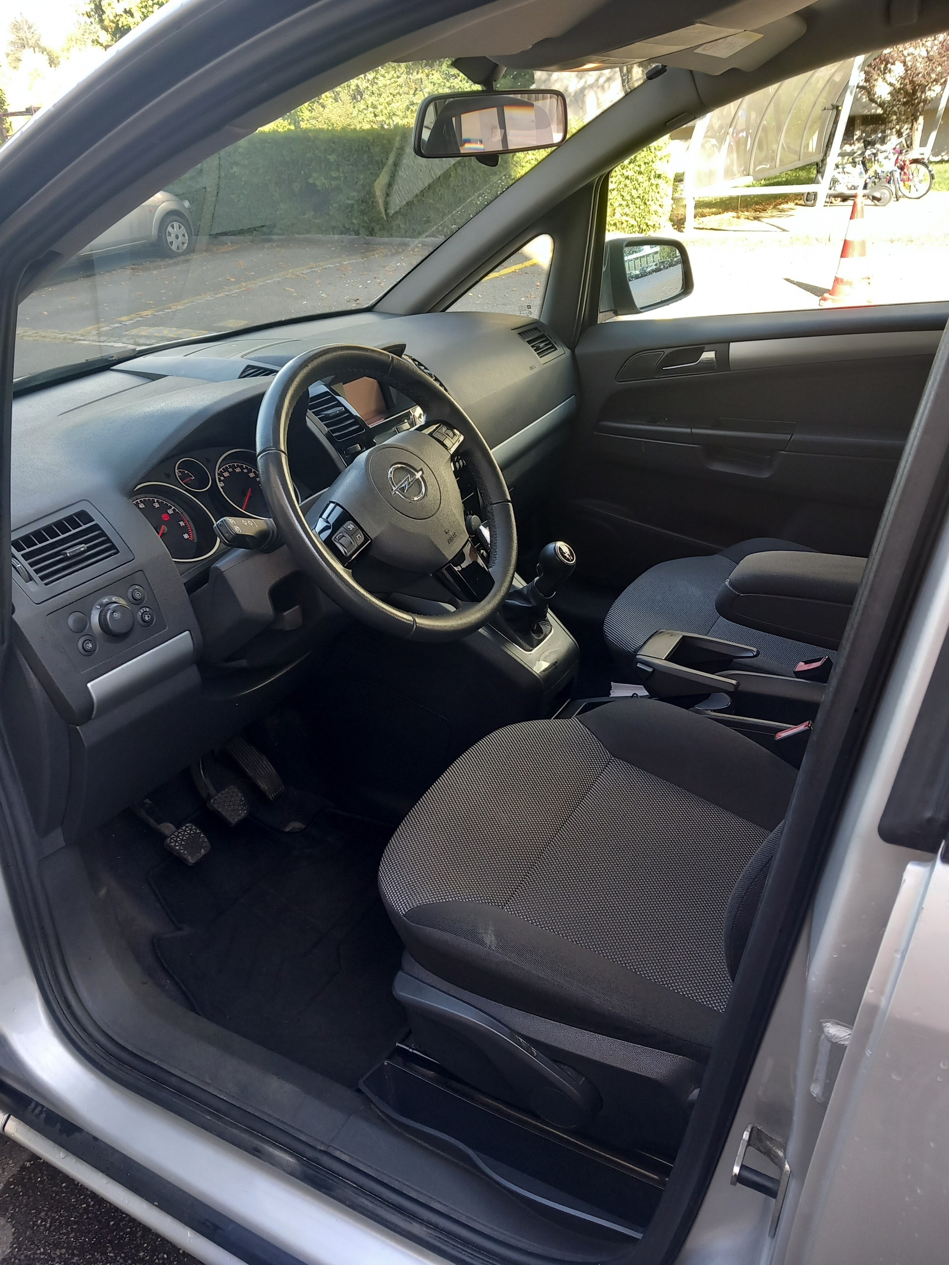 OPEL Zafira 1.8i 16V Enjoy-image-10