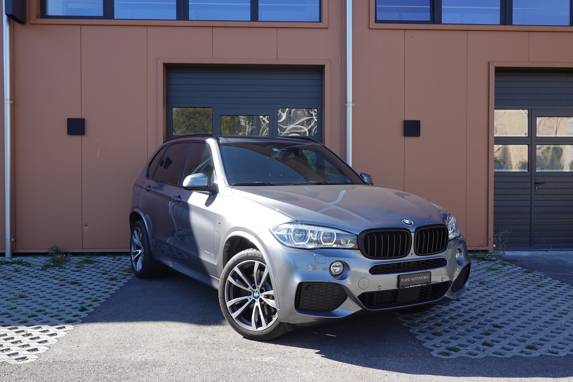 BMW X5 xDrive 40d "* CH Auto * Pack M * Caméra de Recul * Tempomat * Sièges Elect. Mém * Accès Confort * Navigation Profess *"-image-0