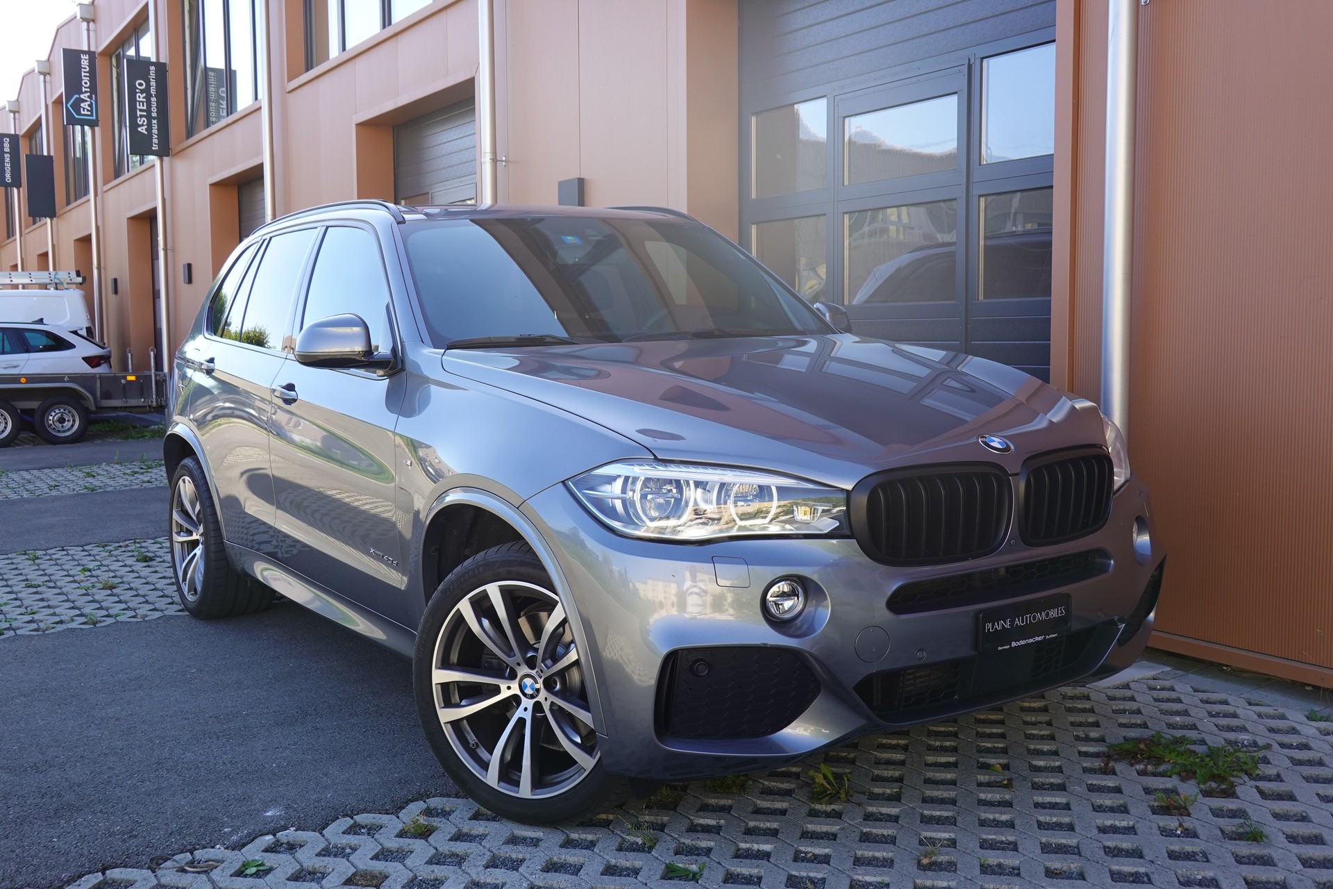 BMW X5 xDrive 40d "* CH Auto * Pack M * Caméra de Recul * Tempomat * Sièges Elect. Mém * Accès Confort * Navigation Profess *"-image-5