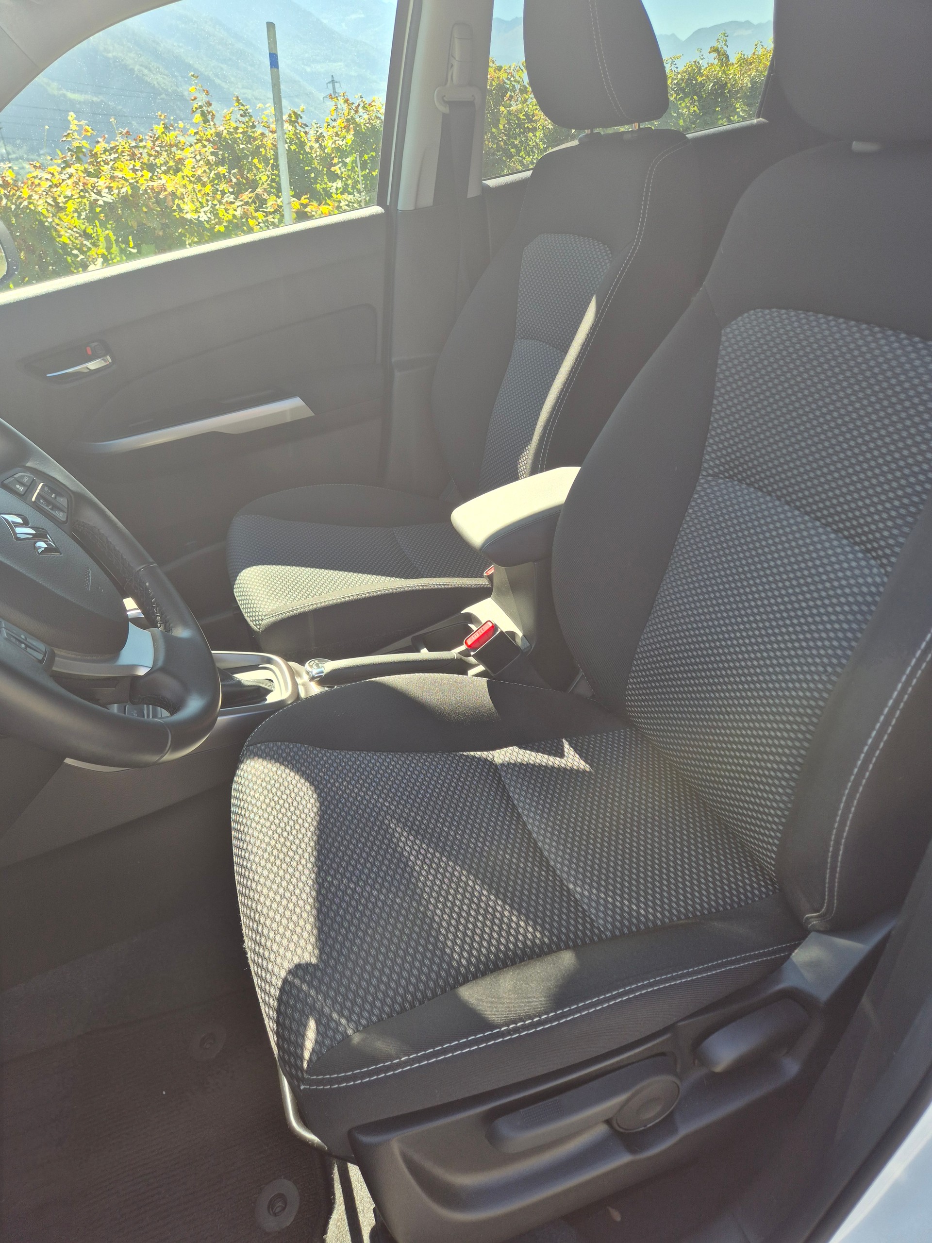 SUZUKI Vitara 1.5 Hybrid Edition 35 4x4 AGS-image-10