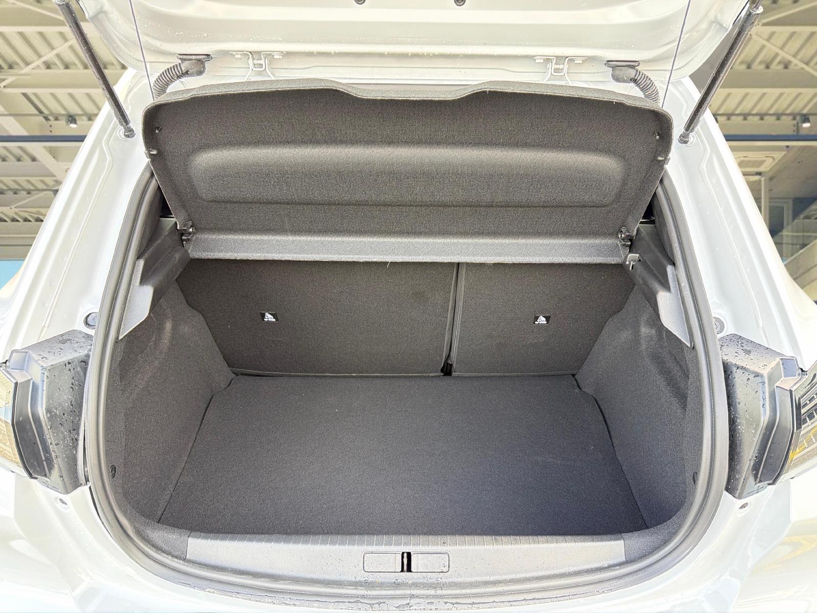 PEUGEOT 208 1.2 Hybrid 145 GT Exclusive-image-11