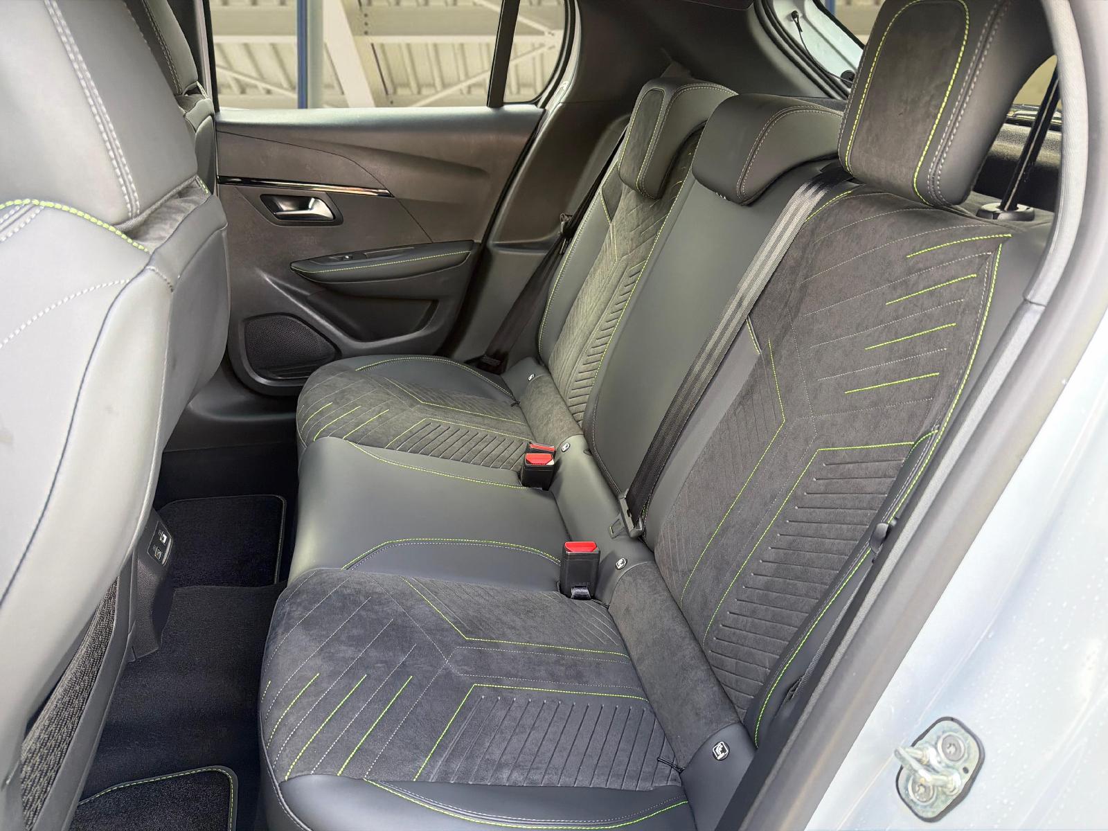 PEUGEOT 208 1.2 Hybrid 145 GT Exclusive-image-10