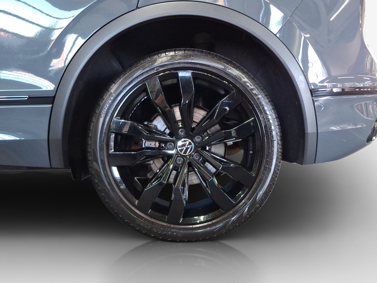 VW Tiguan 2.0TSI R-Line 4Motion DSG-image-13