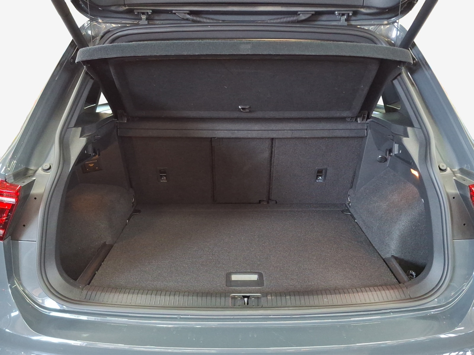 VW Tiguan 2.0TSI R-Line 4Motion DSG-image-12