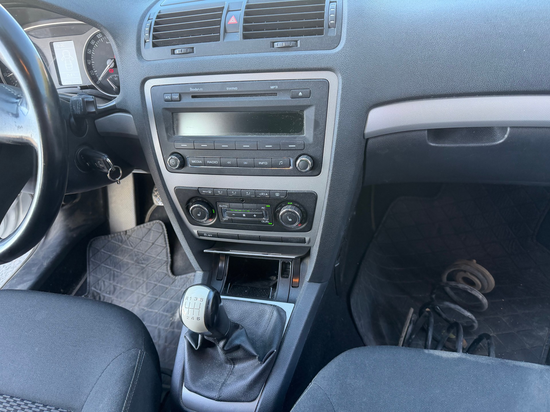 SKODA Octavia 1.8 TSI Elegance-image-8