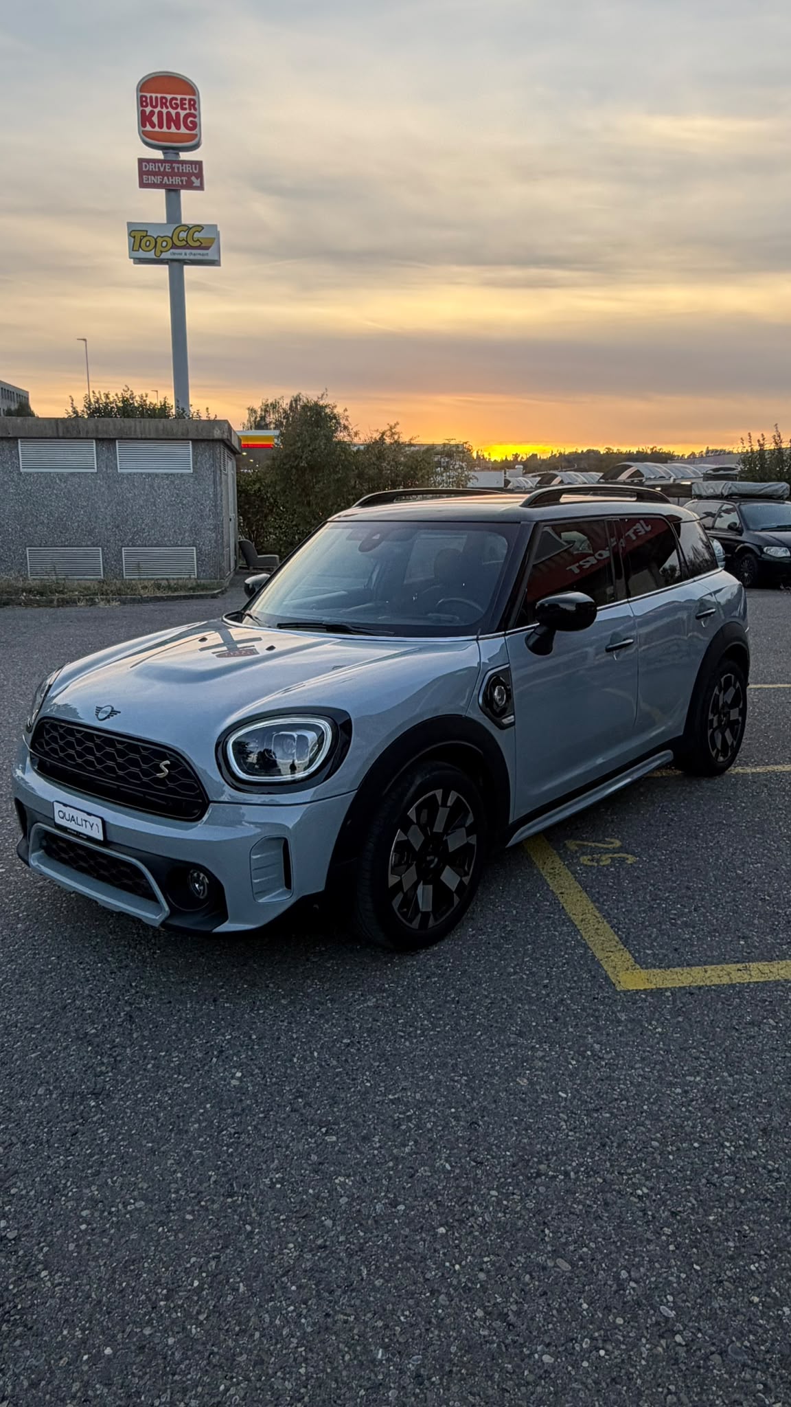 MINI Countryman Cooper SE Untamed Edition ALL4 PHEV Steptronic-image-2