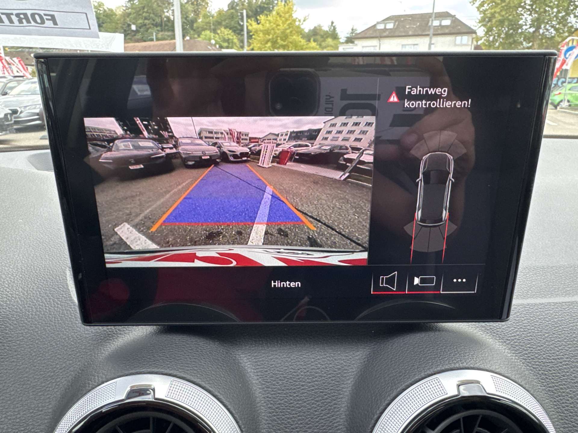 AUDI Q2 35 TFSi S-Line S-Tronic Automat-image-9