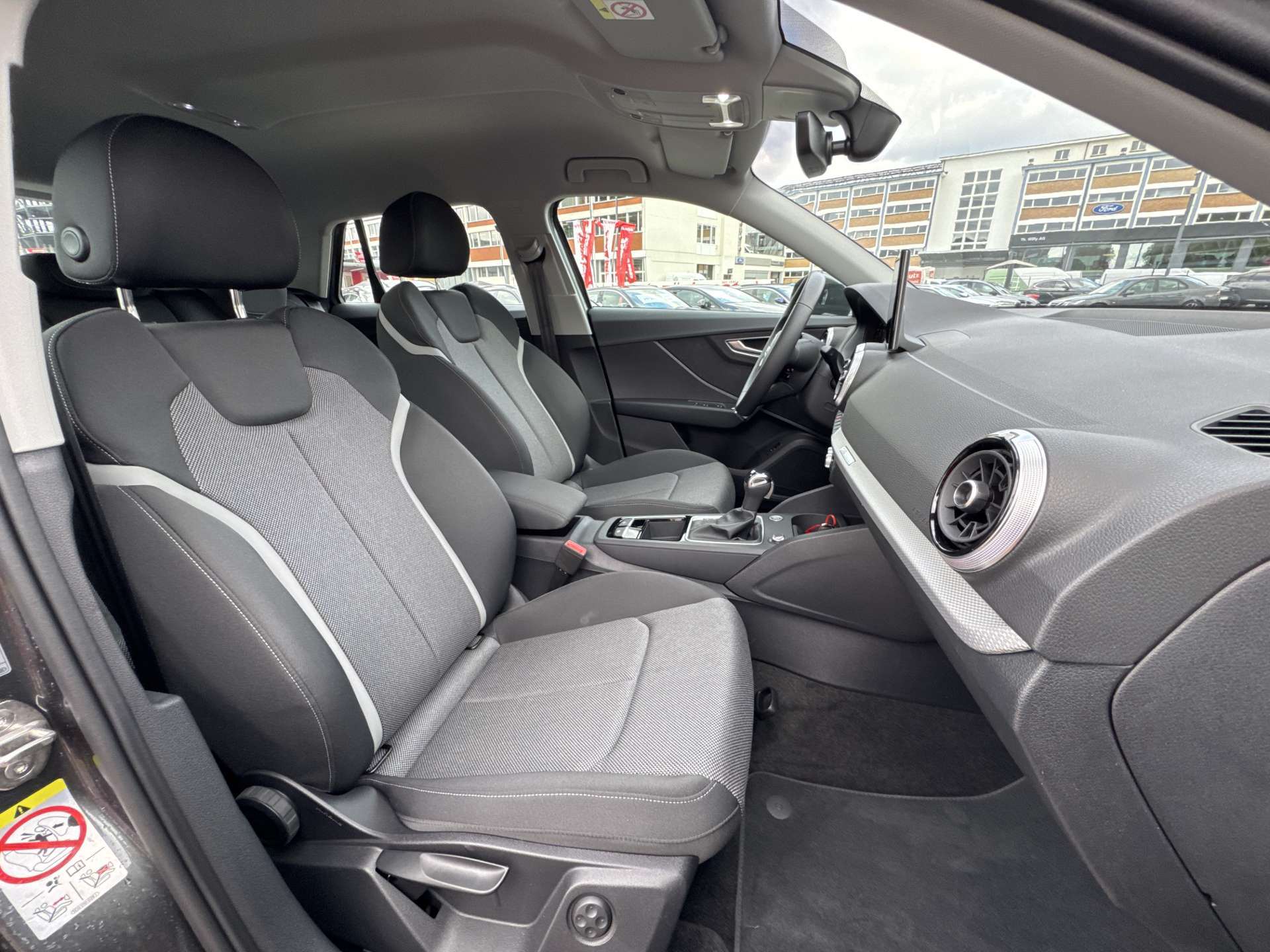 AUDI Q2 35 TFSi S-Line S-Tronic Automat-image-12