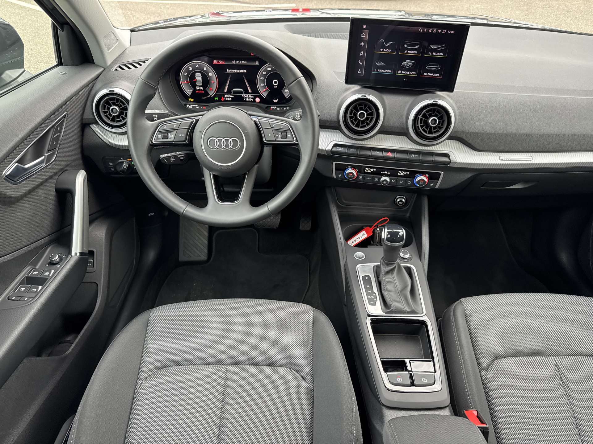 AUDI Q2 35 TFSi S-Line S-Tronic Automat-image-4