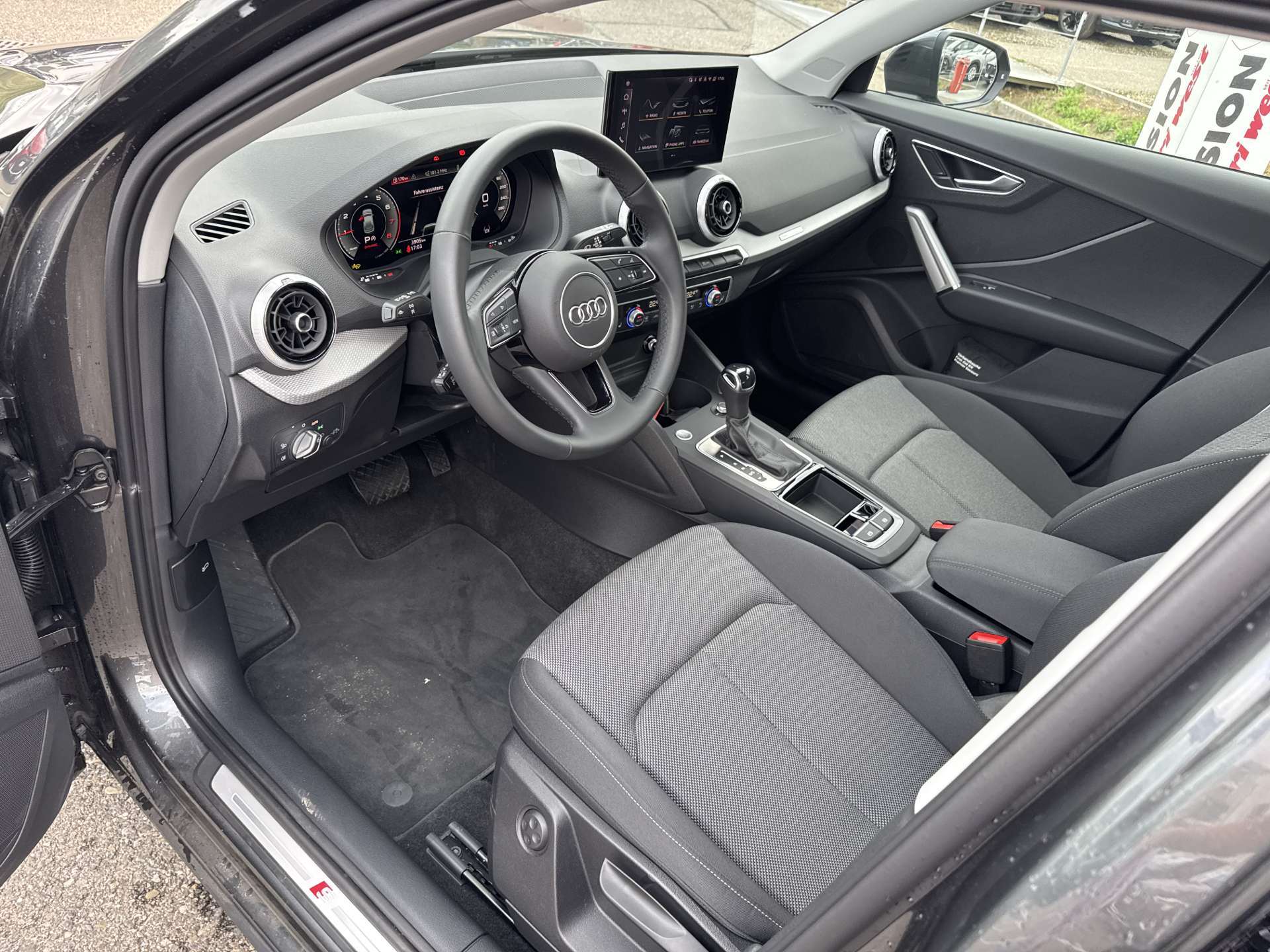 AUDI Q2 35 TFSi S-Line S-Tronic Automat-image-5