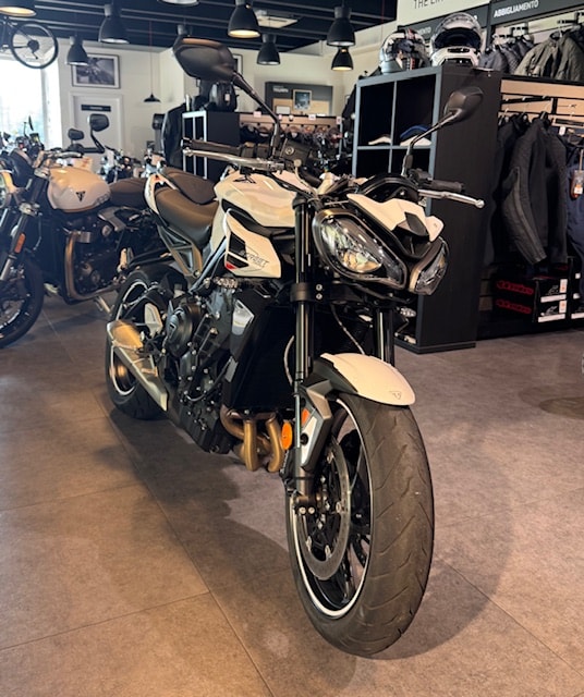 TRIUMPH Street Triple 765 R A2 (35kW)-image-1