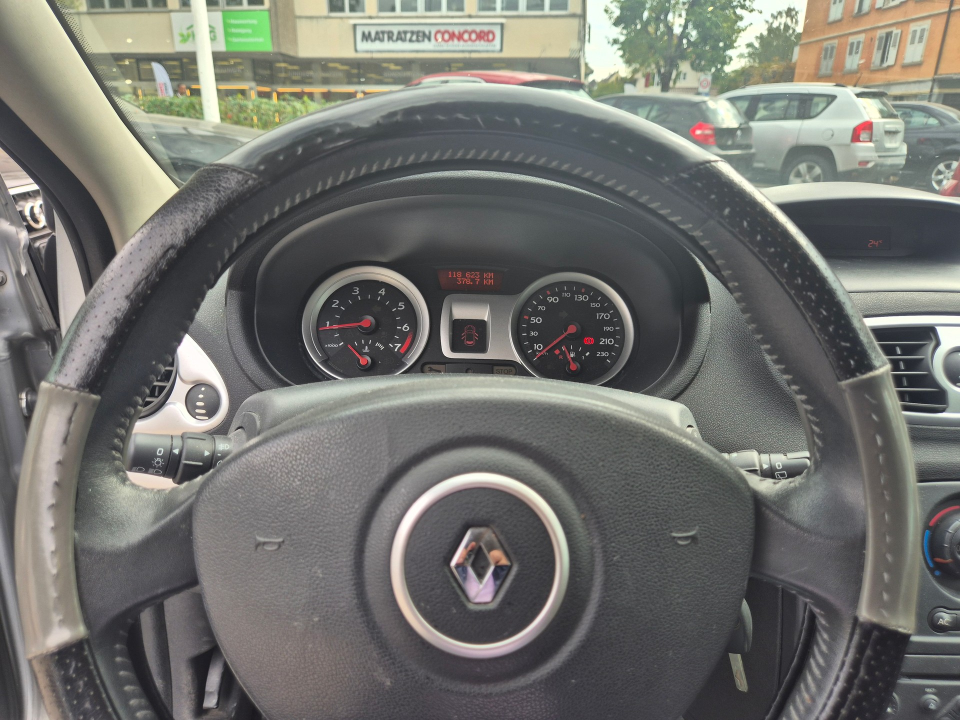 RENAULT Clio 1.2 16V Turbo Dynamique-image-11