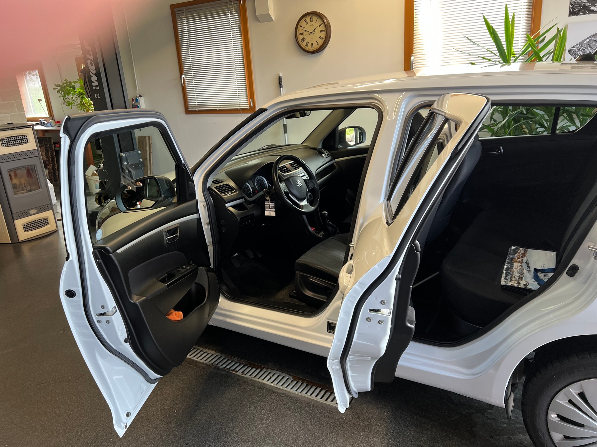 SUZUKI SWIFT 4x4-image-1