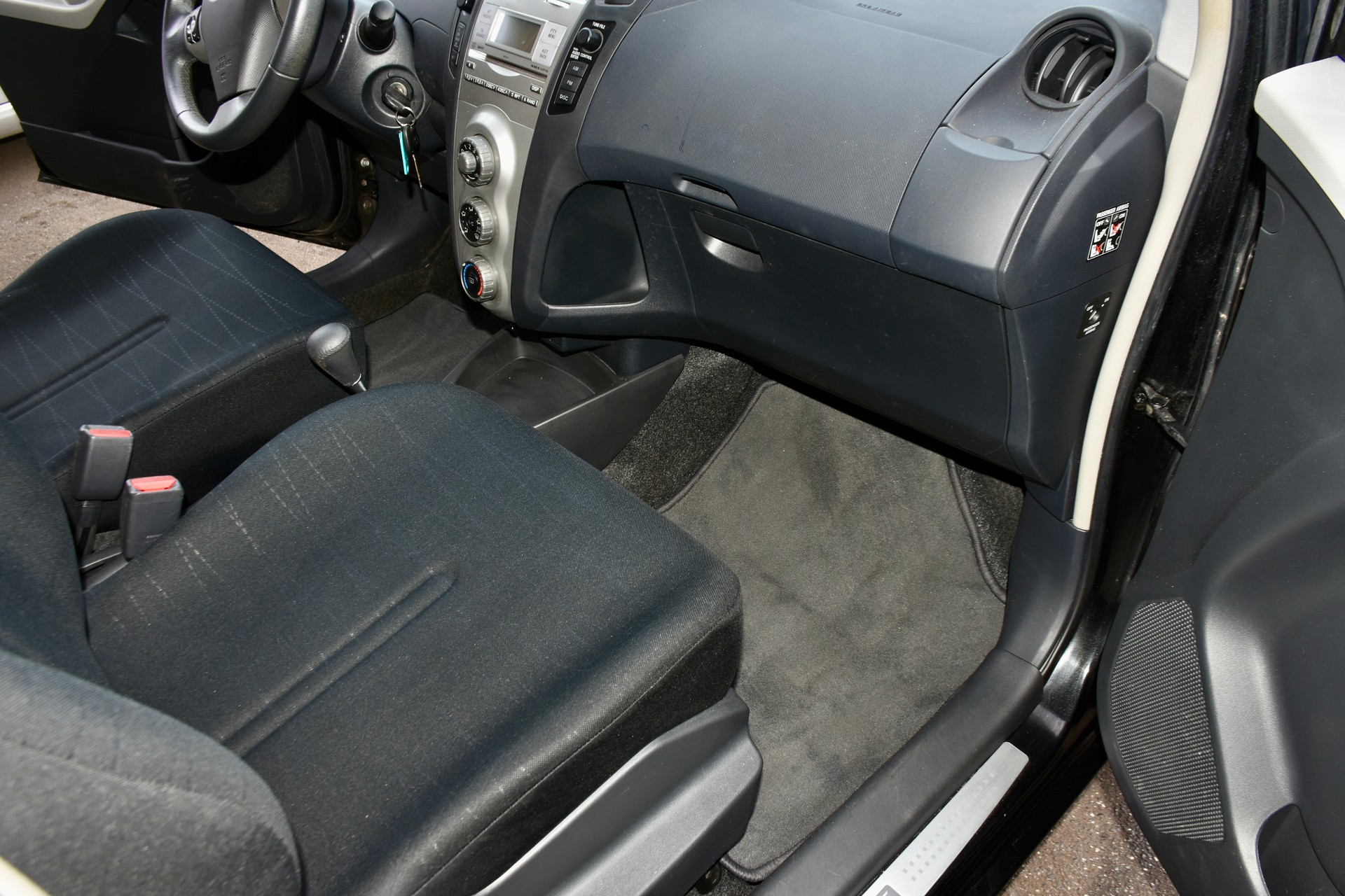 TOYOTA Yaris 1.3 City Multimode-image-6