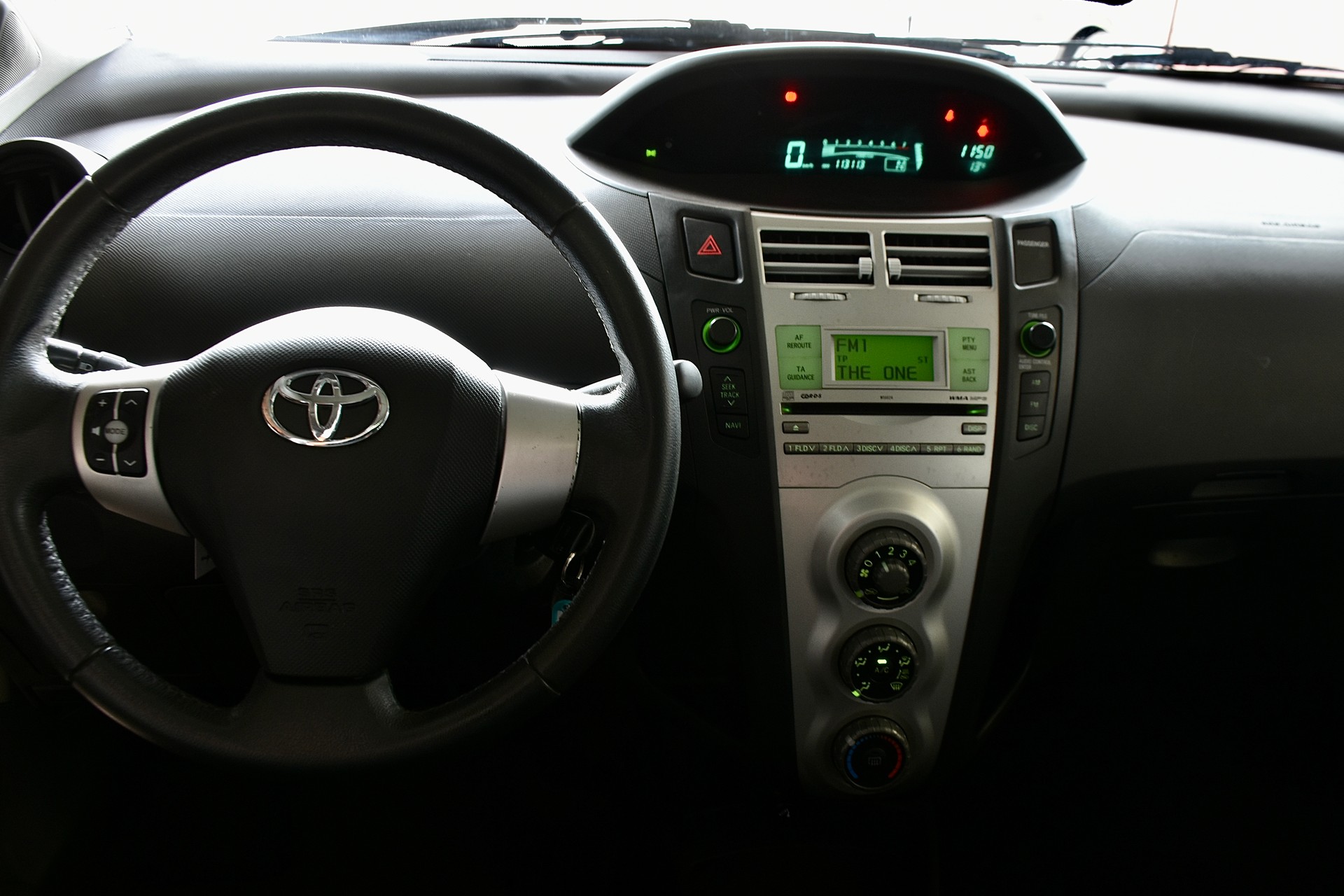 TOYOTA Yaris 1.3 City Multimode-image-4