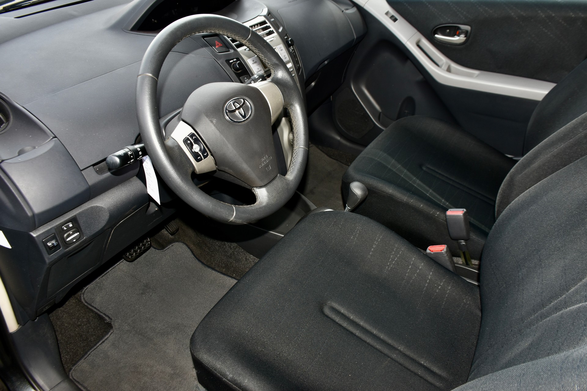 TOYOTA Yaris 1.3 City Multimode-image-2