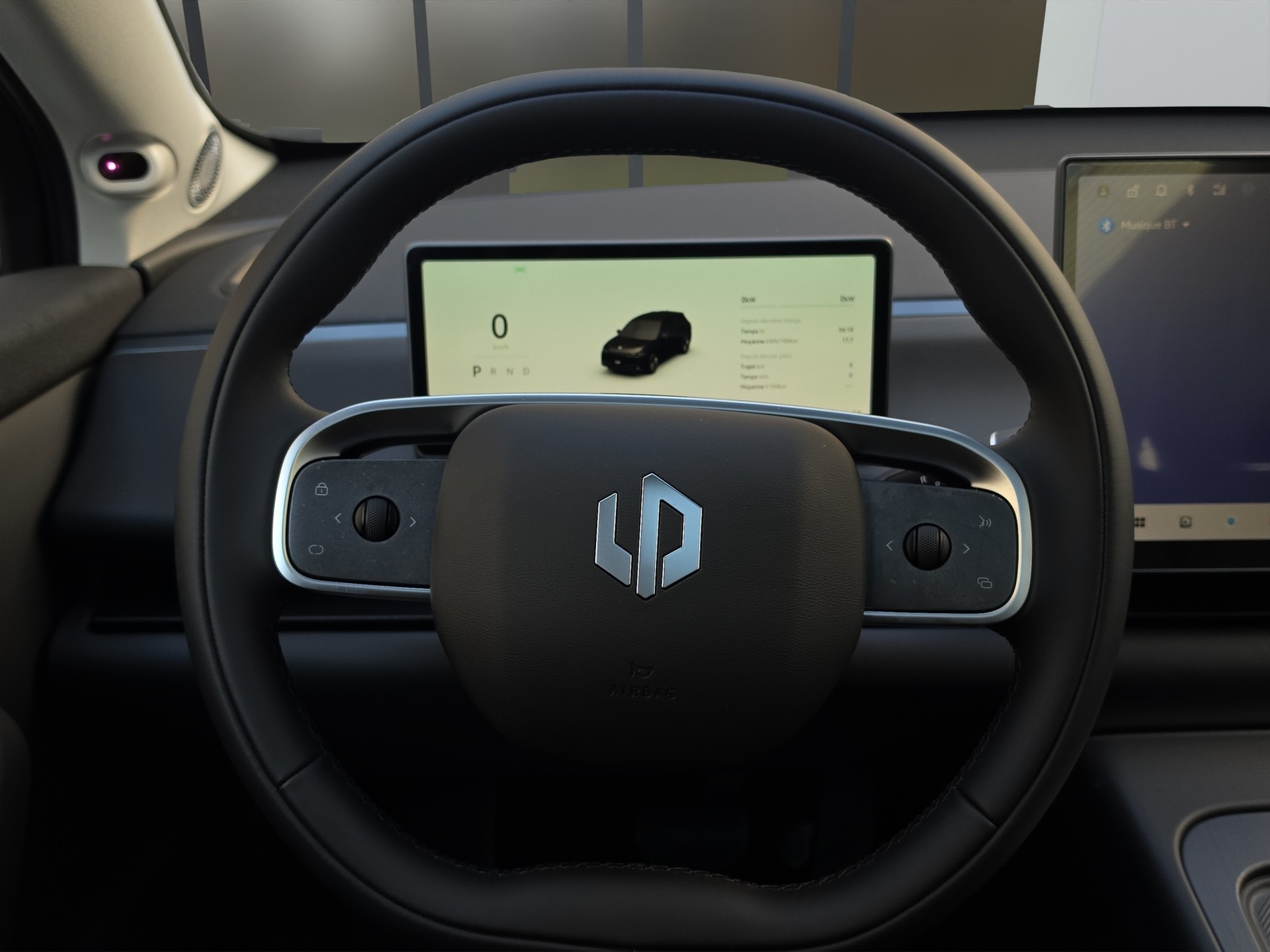 LEAPMOTOR C10 1.5 REEV Design-image-8