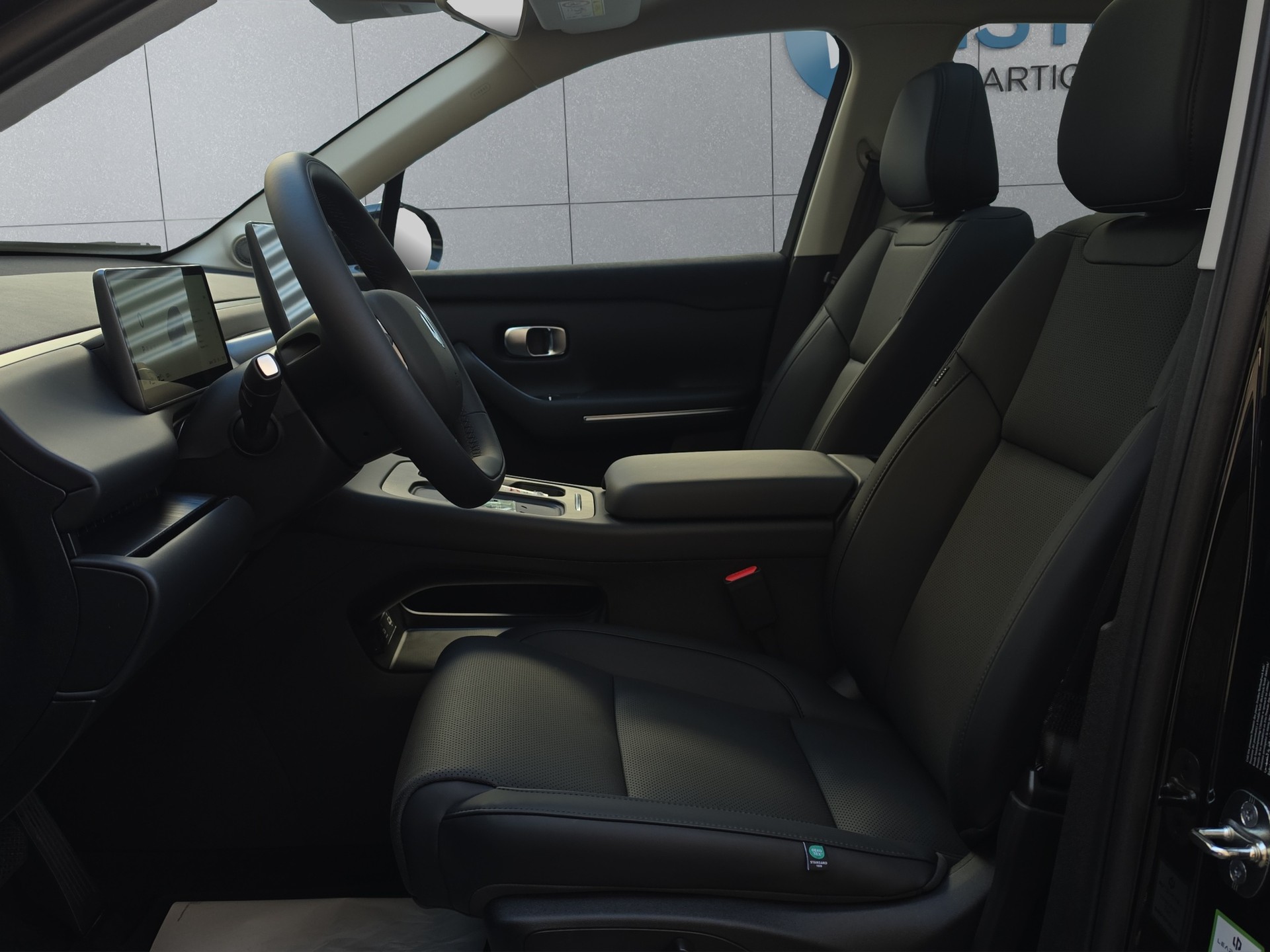 LEAPMOTOR C10 1.5 REEV Design-image-18