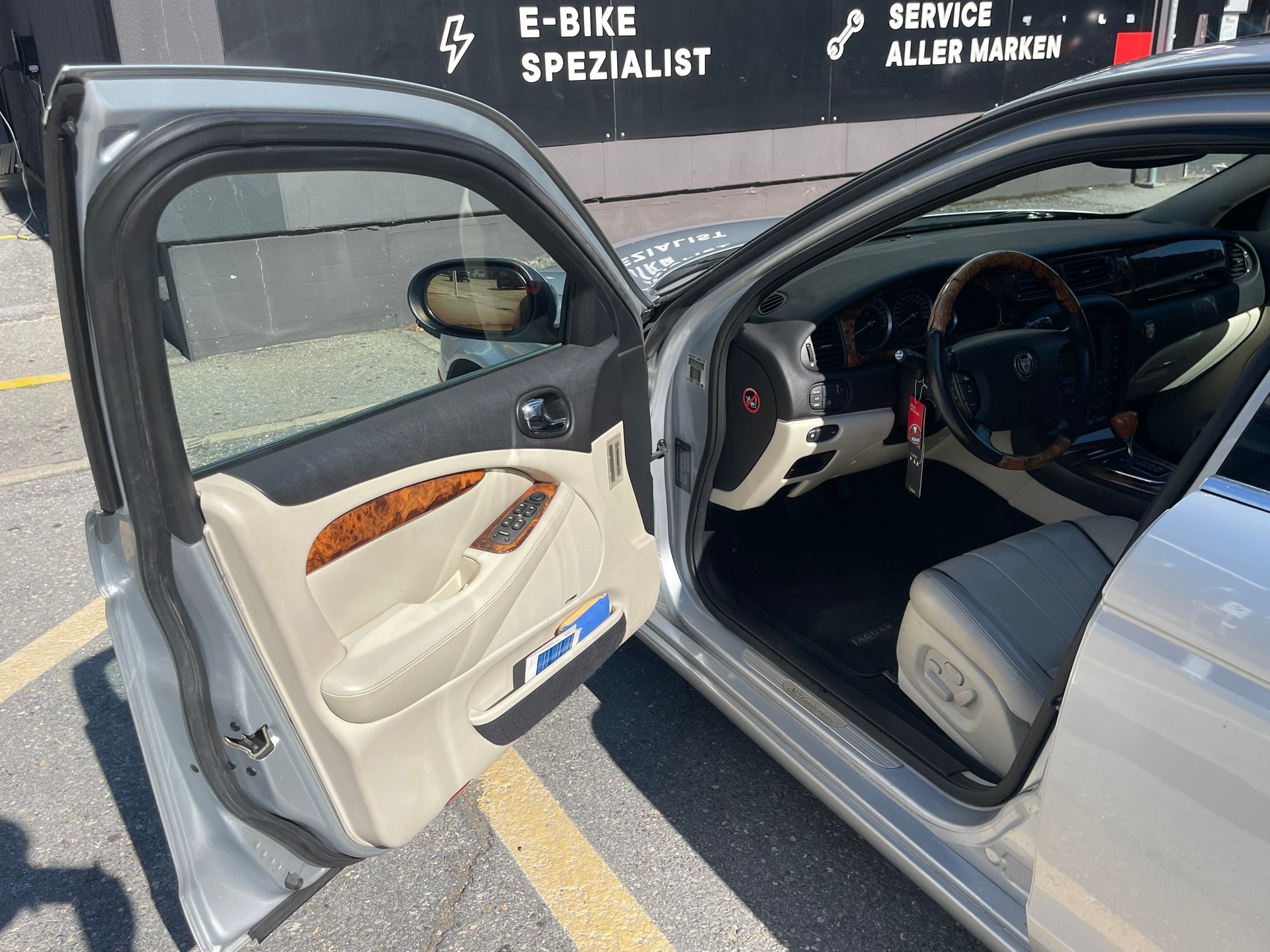 JAGUAR 3.0 V6 Executive Anniversary Edition * ab MFK * grosser Service * 8-fach bereift *-image-10