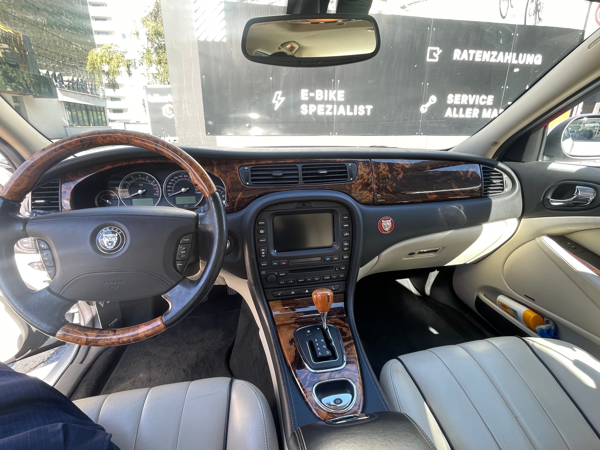 JAGUAR 3.0 V6 Executive Anniversary Edition * ab MFK * grosser Service * 8-fach bereift *-image-9
