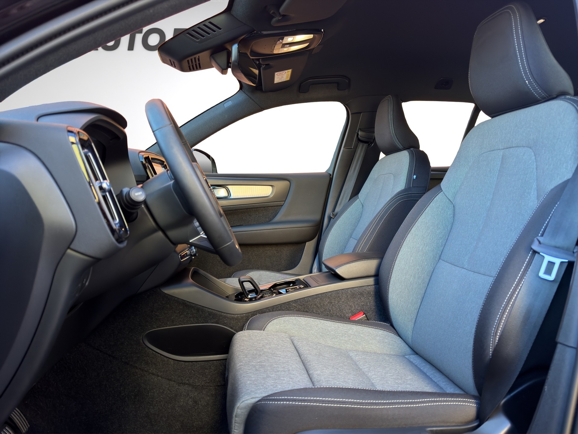 VOLVO XC40 B4 Benzin Mild Hybrid Plus Dark DCT-image-9