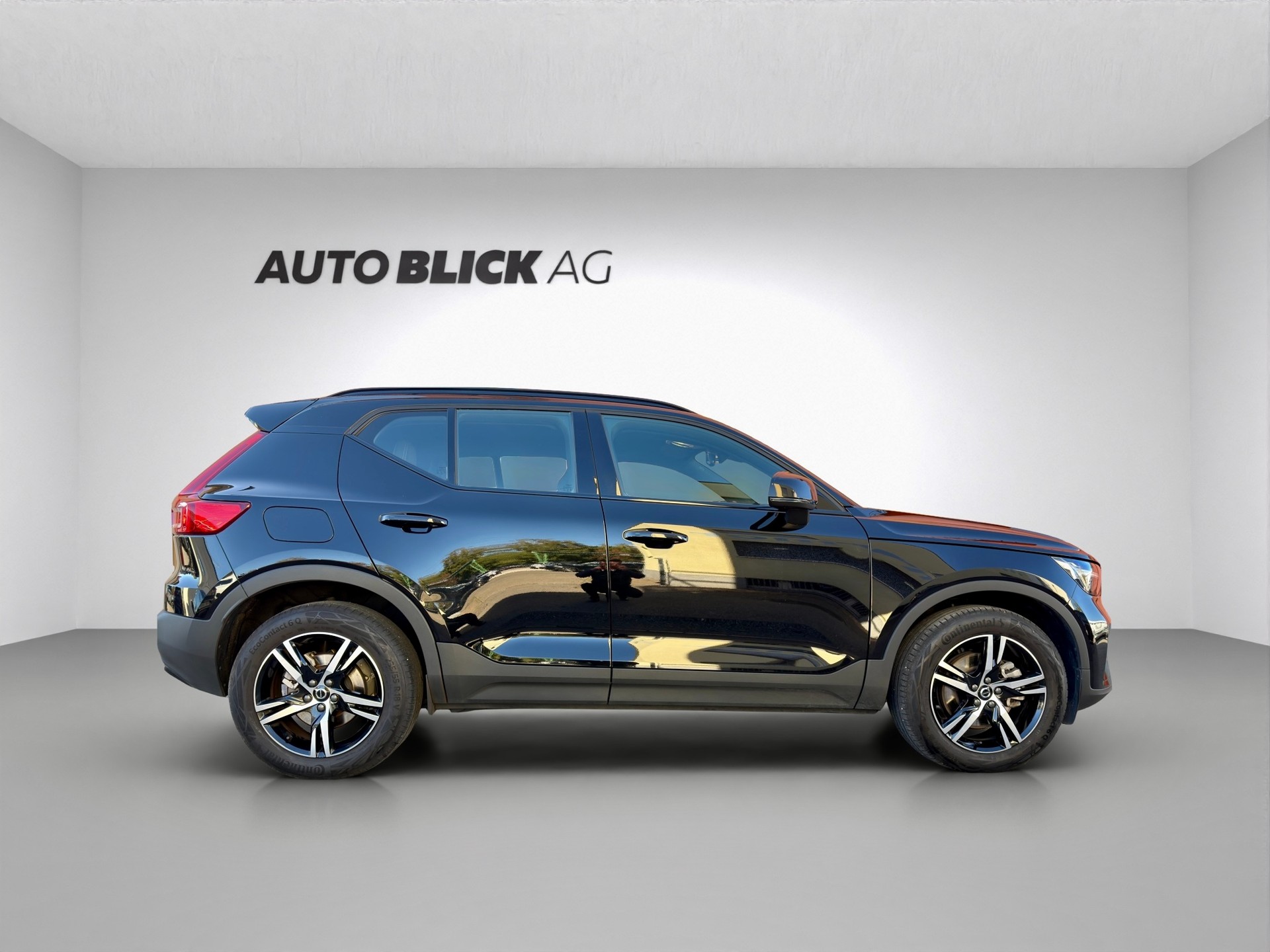 VOLVO XC40 B4 Benzin Mild Hybrid Plus Dark DCT-image-3