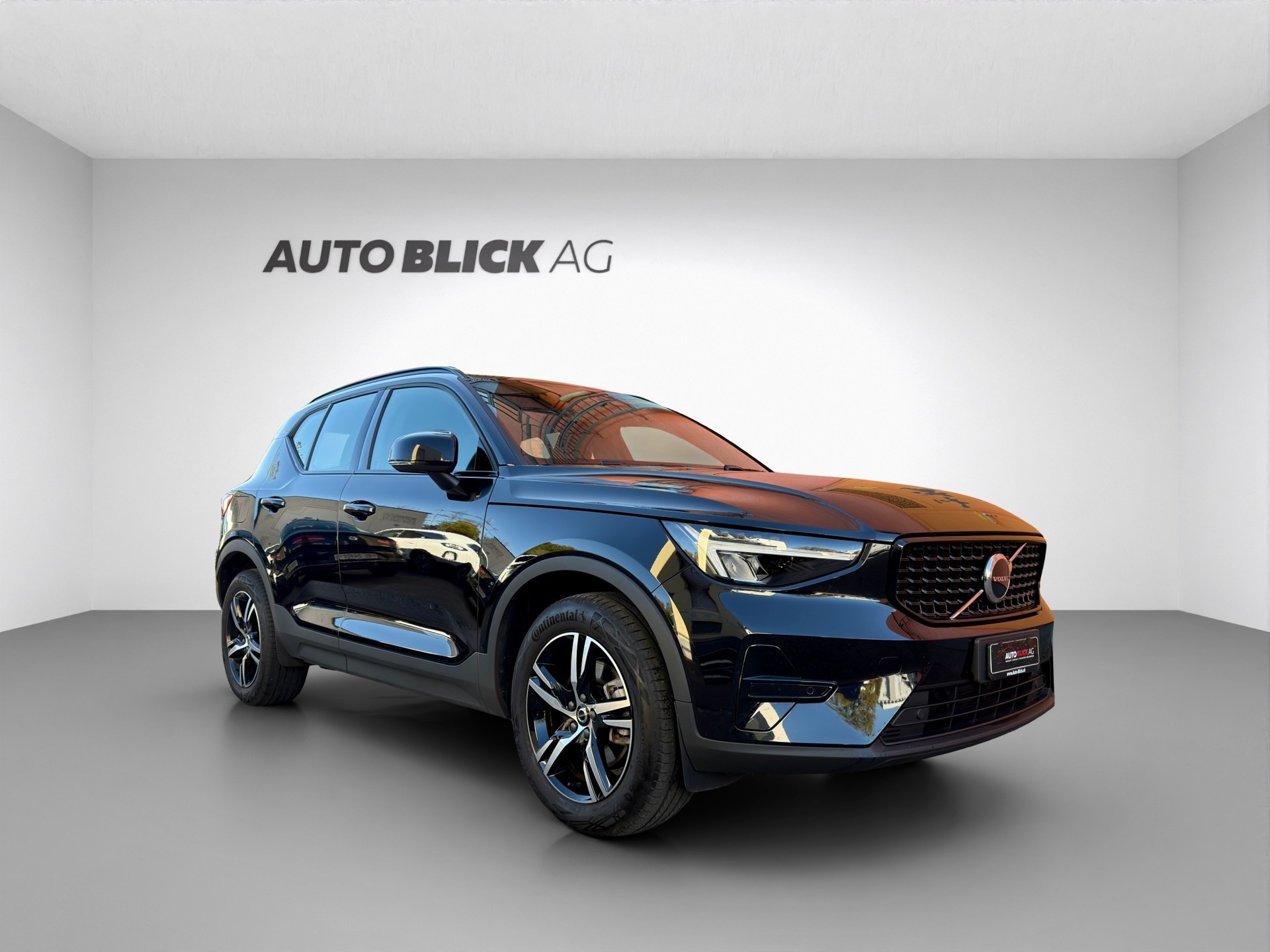 VOLVO XC40 B4 Benzin Mild Hybrid Plus Dark DCT-image-1
