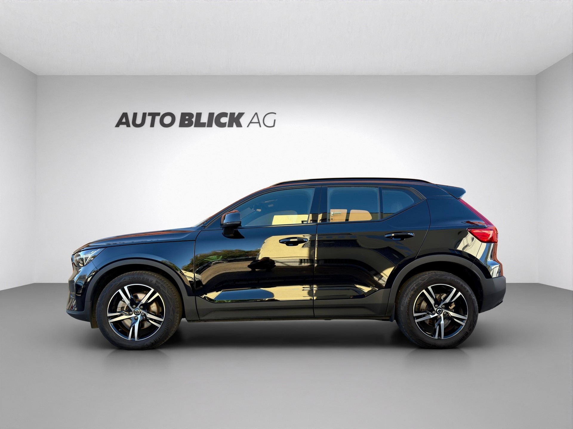 VOLVO XC40 B4 Benzin Mild Hybrid Plus Dark DCT-image-4