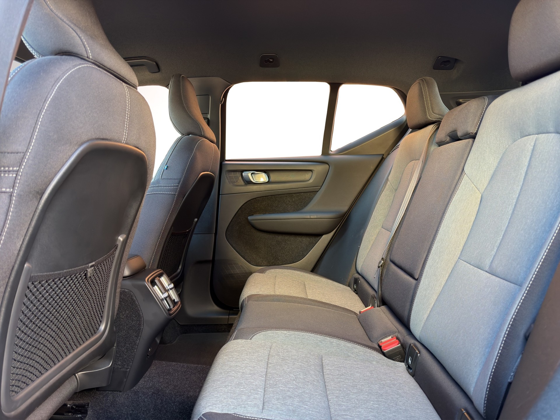 VOLVO XC40 B4 Benzin Mild Hybrid Plus Dark DCT-image-13