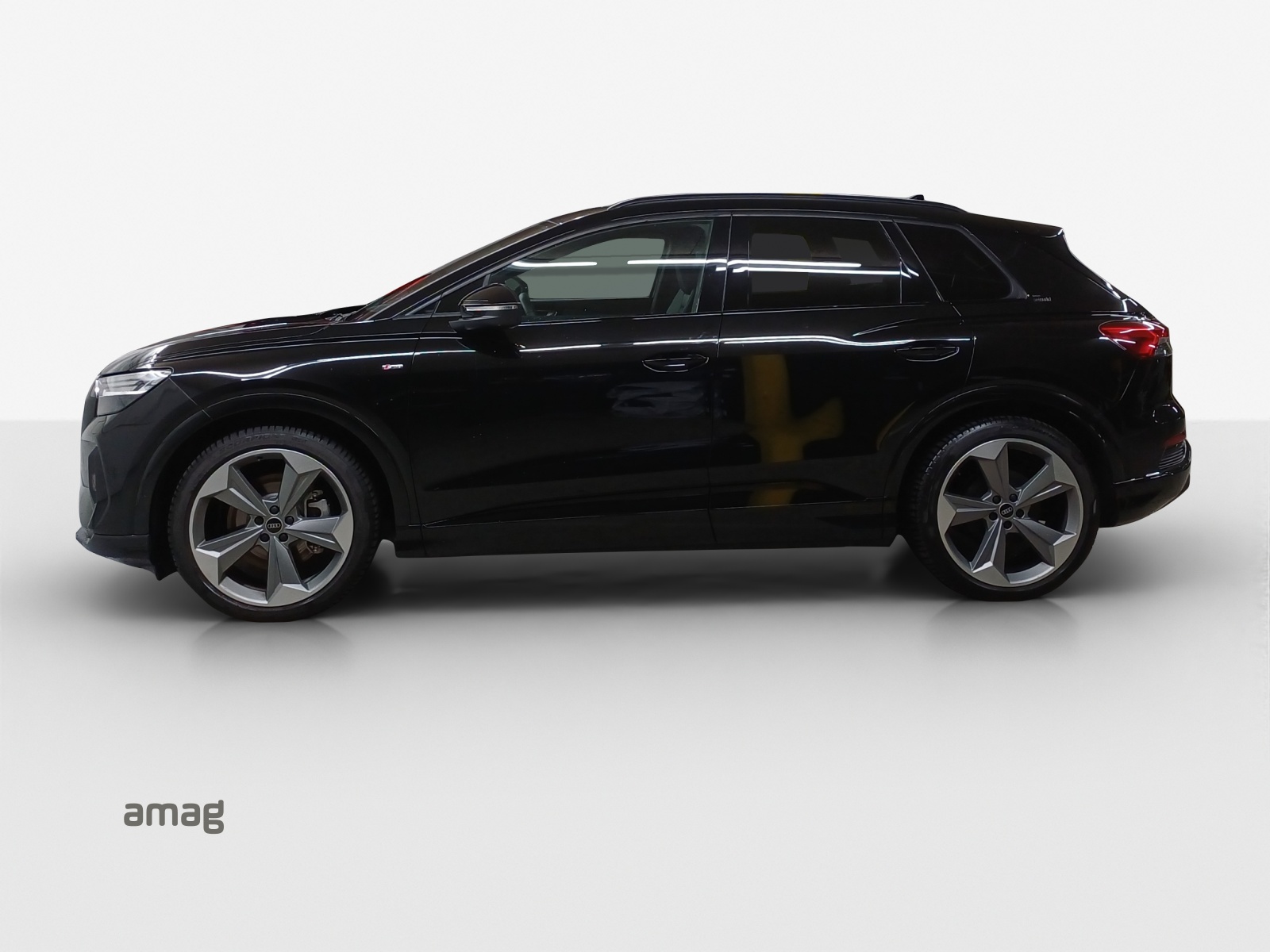 AUDI Q4 e-tron 45 Edition Swiss Ski quattro-image-1