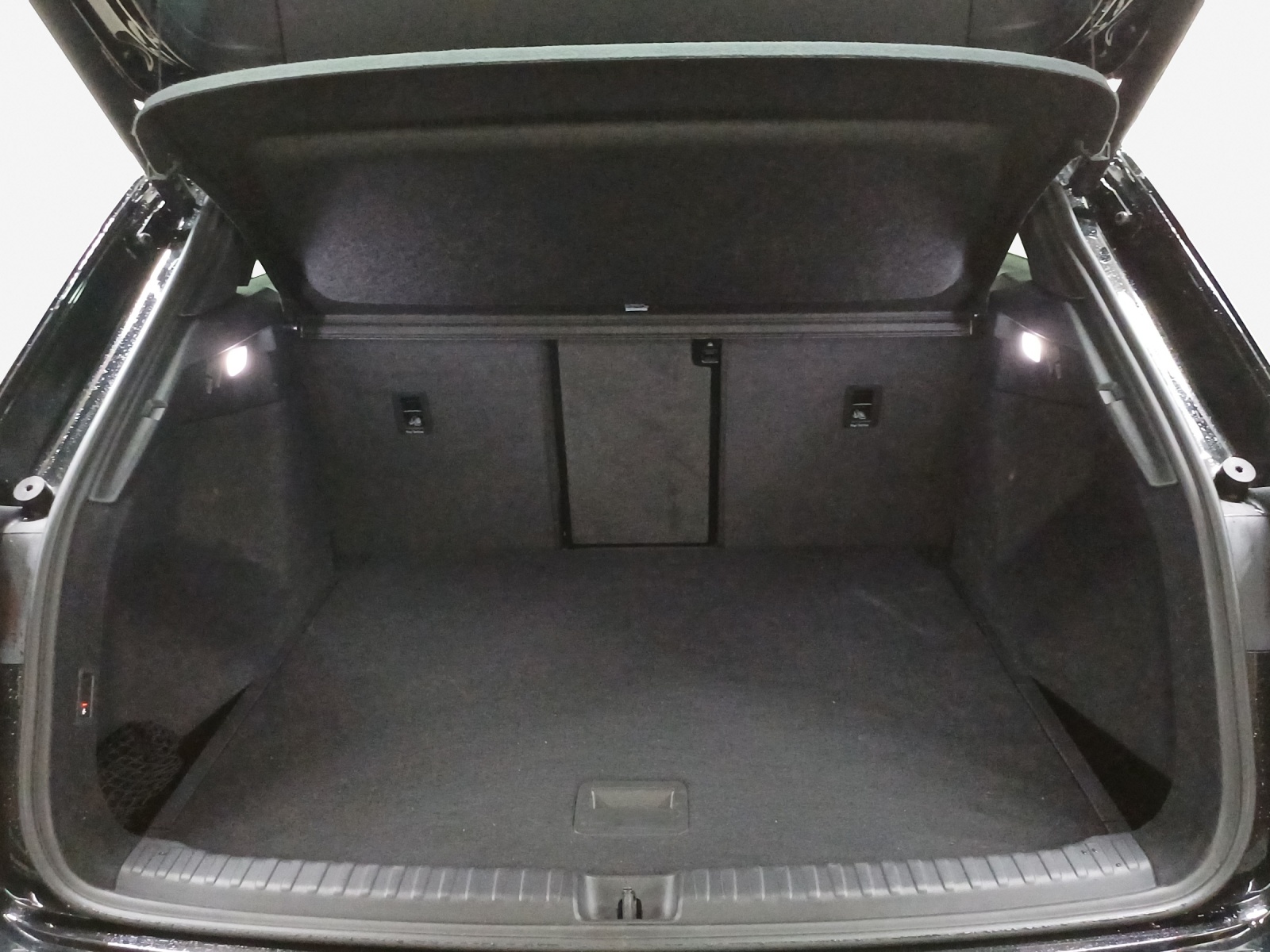 AUDI Q4 e-tron 45 Edition Swiss Ski quattro-image-13
