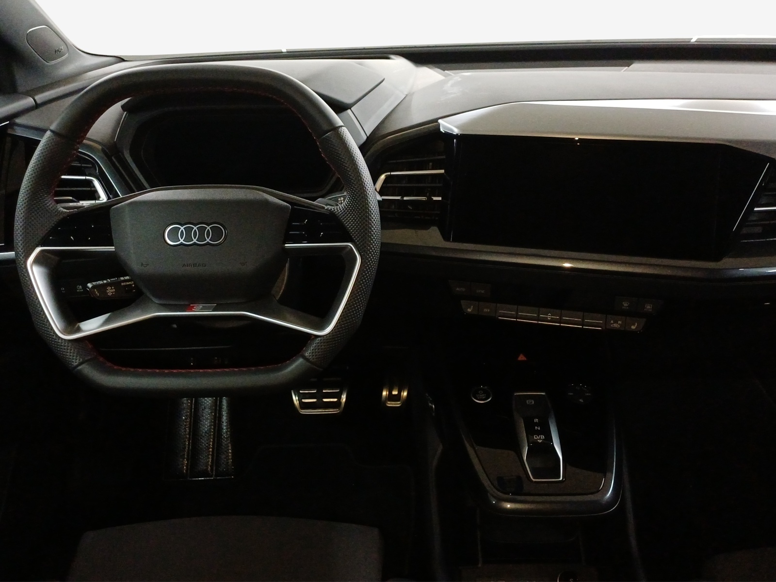 AUDI Q4 e-tron 45 Edition Swiss Ski quattro-image-9