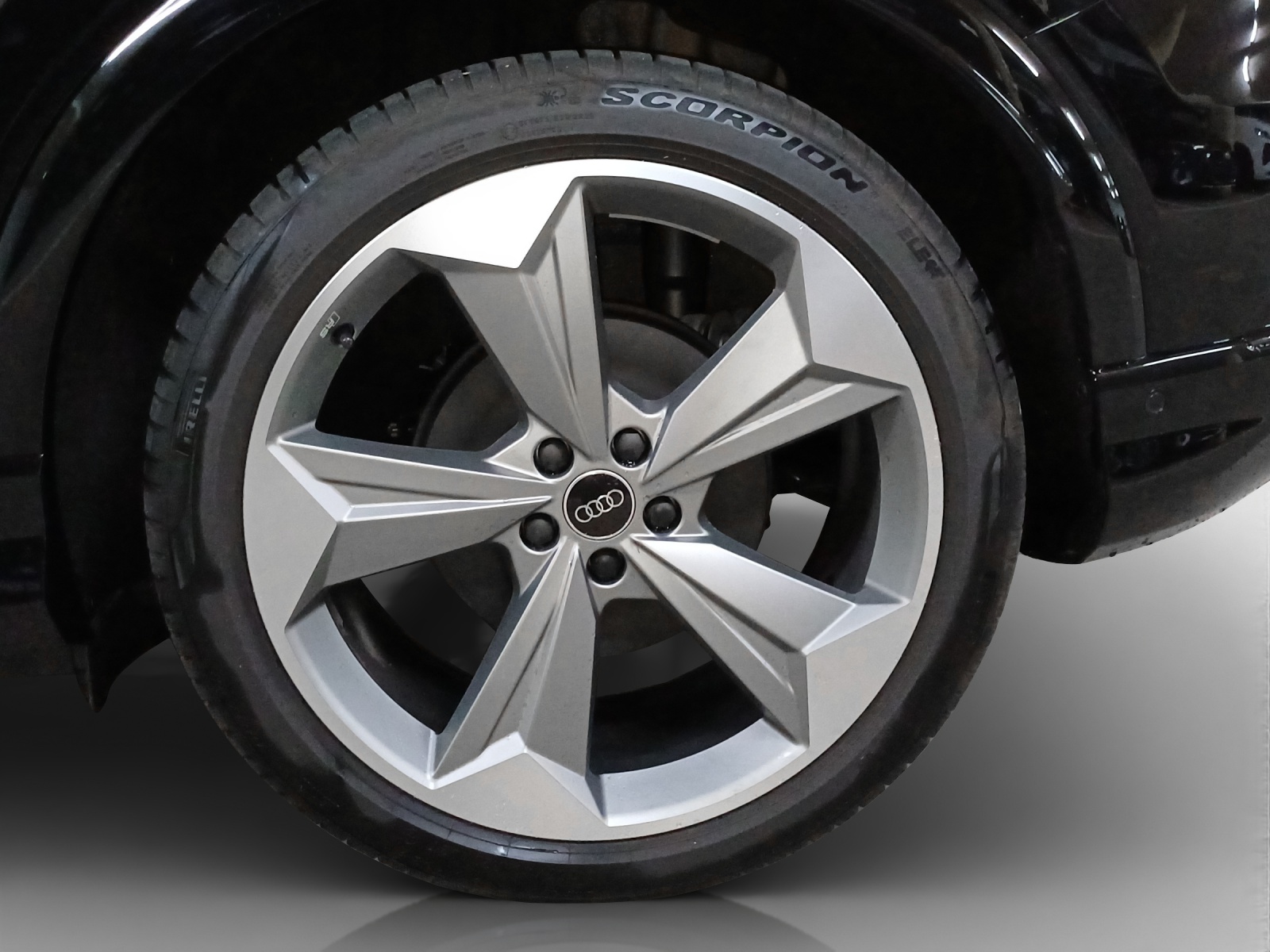 AUDI Q4 e-tron 45 Edition Swiss Ski quattro-image-16