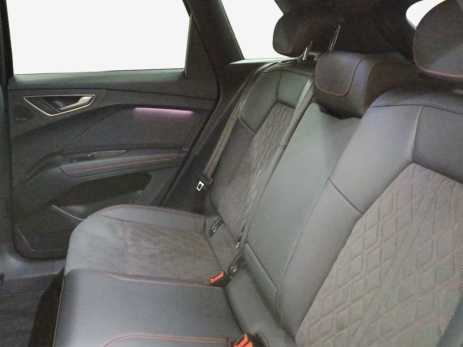 AUDI Q4 e-tron 45 Edition Swiss Ski quattro-image-12