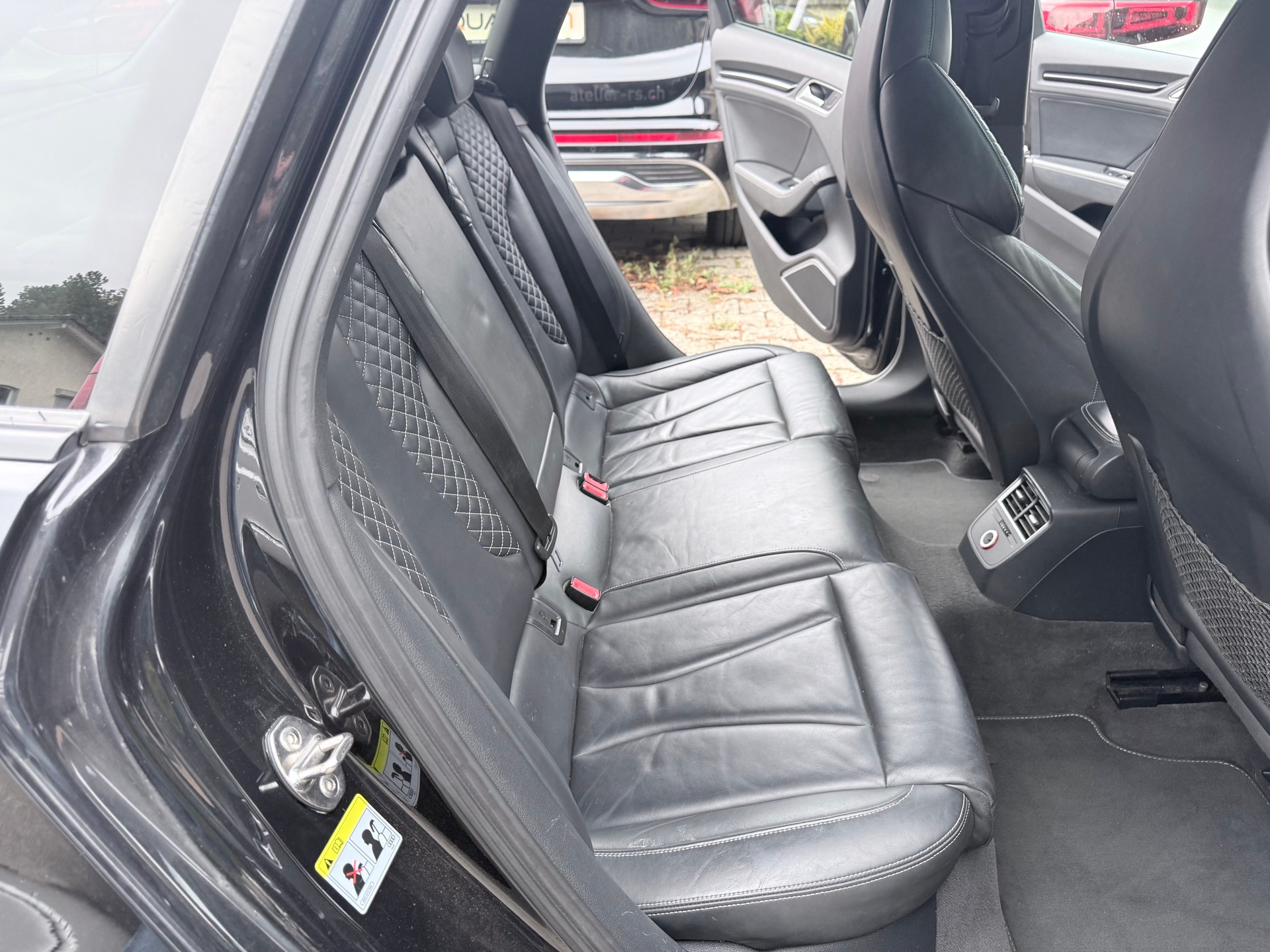 AUDI S3 Sportback 2.0 TFSI quattro S-tronic-image-14