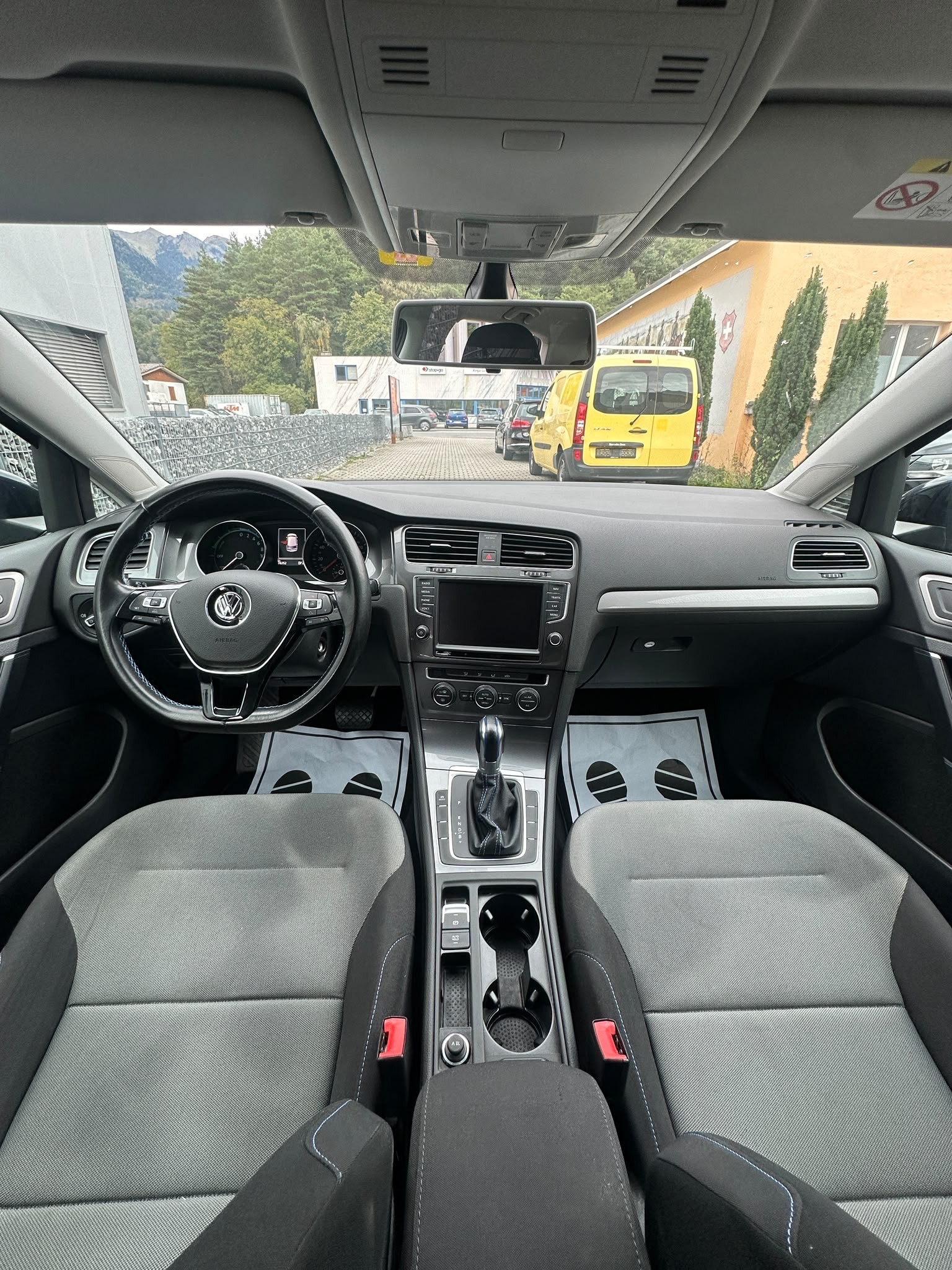 VW e-Golf-image-11
