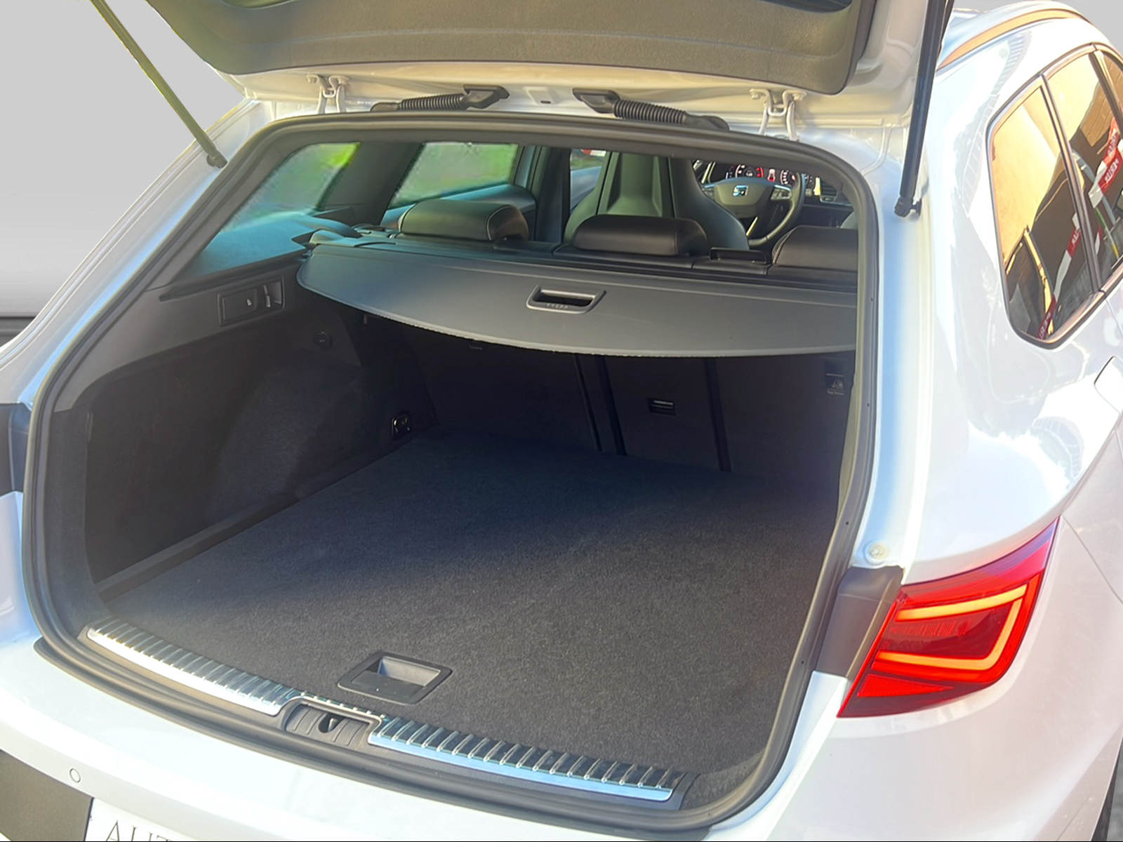 SEAT Leon ST 2.0 TSI Cupra 300 4 Drive DSG-image-6